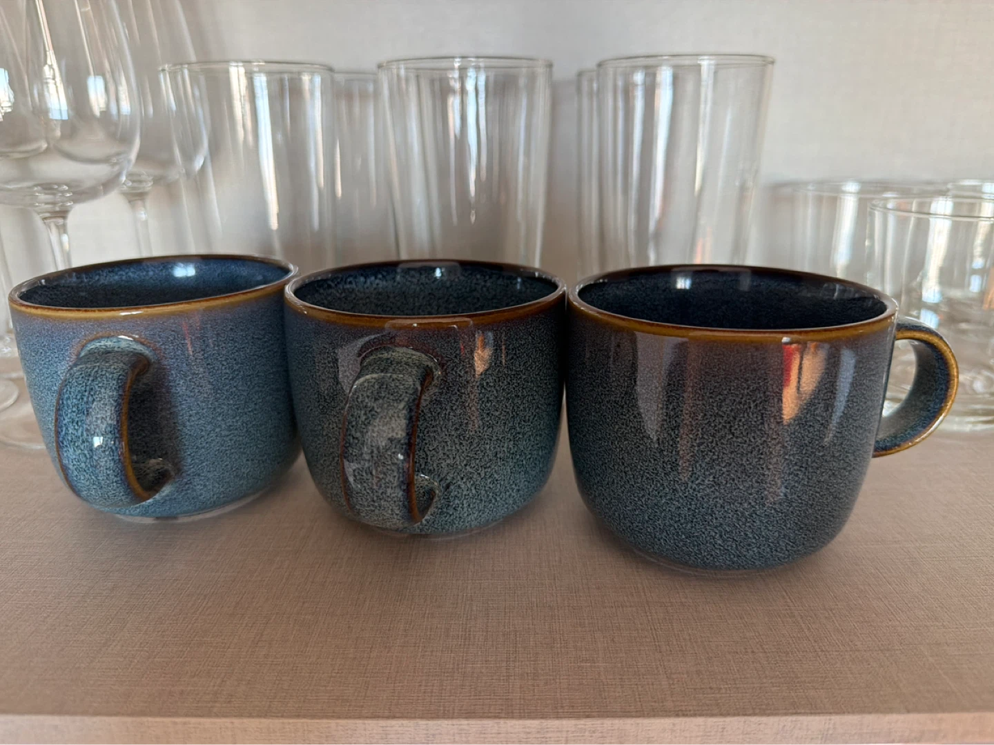 Set of 18 clear glasses with 3 Blue Speckled Ceramic Mugs - photo 5