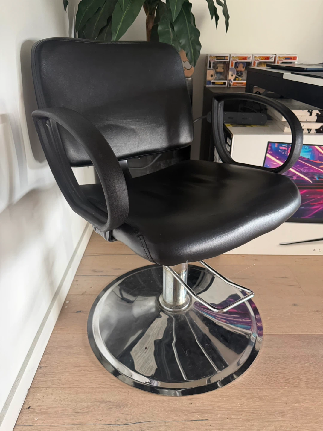 Black Hydraulic HairStyling Chair - photo 3