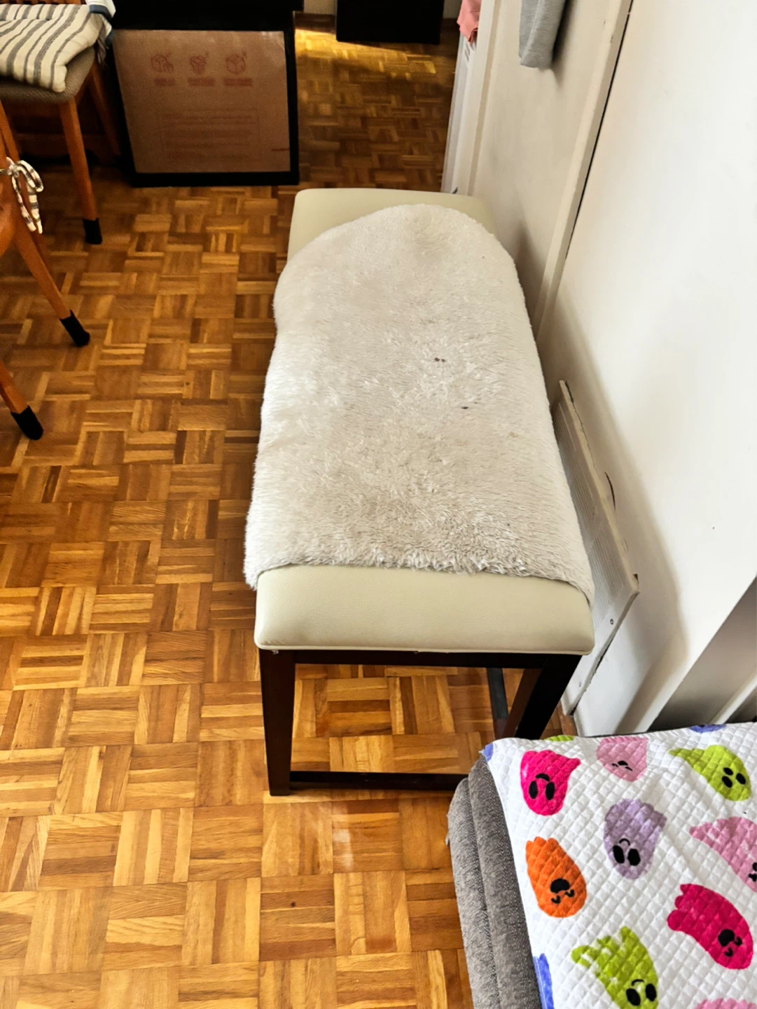 Cream Faux Leather Bench with Dark Wood Legs - photo 5