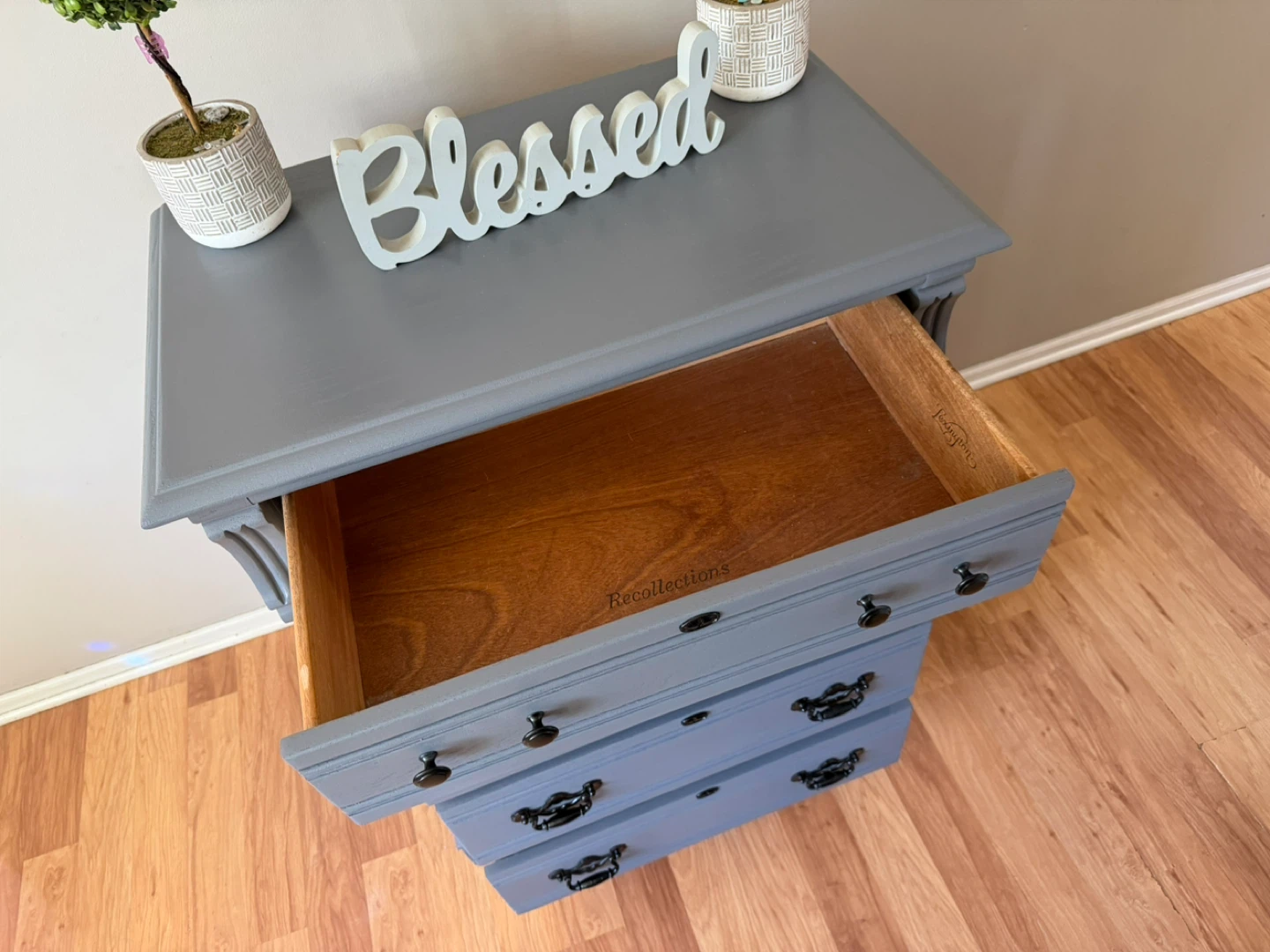 🩶✨Adorable solid dresser✨🩶 - photo 5