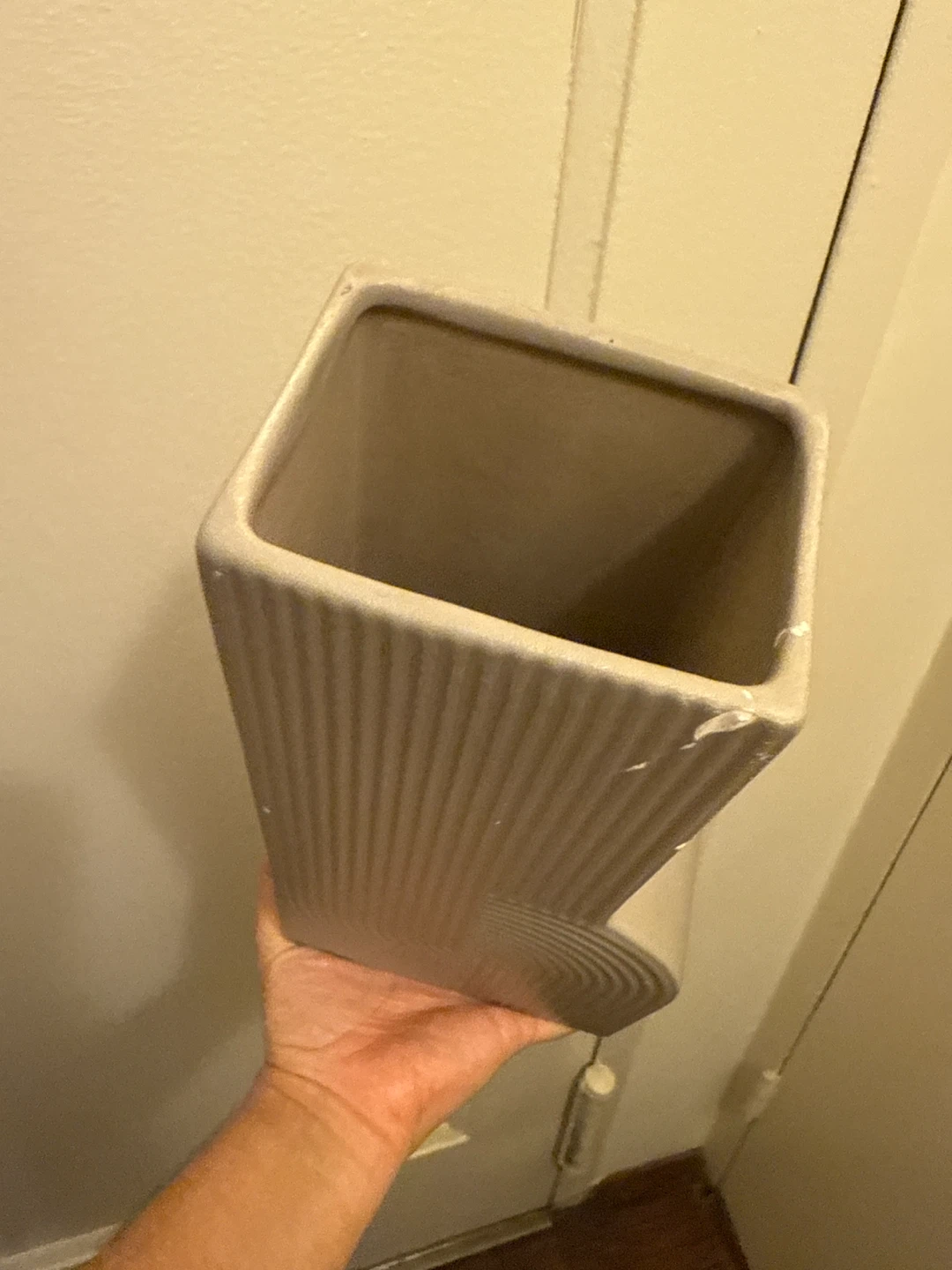 Grey vase with spiral pattern - photo 2