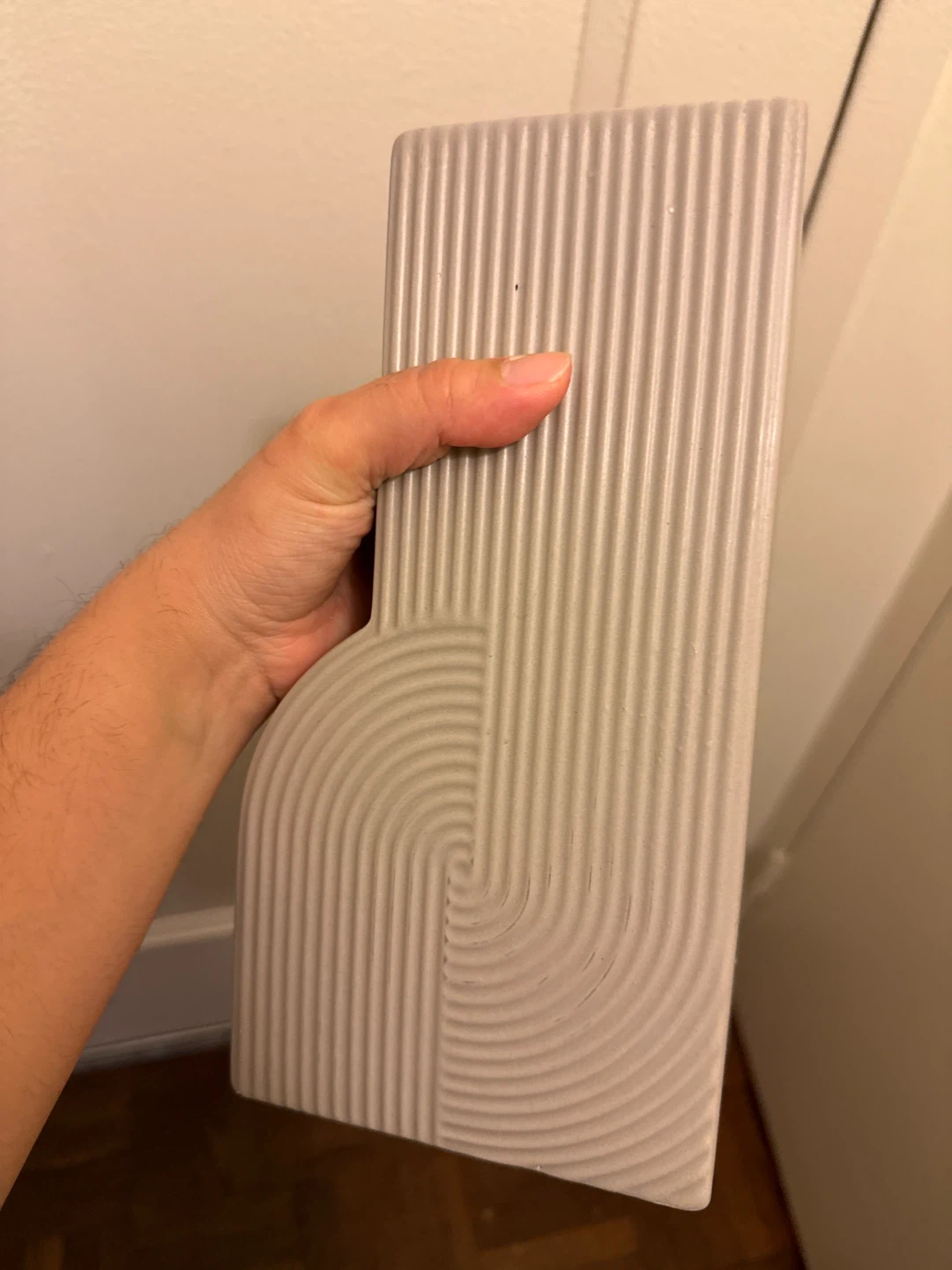 Grey vase with spiral pattern - photo 4