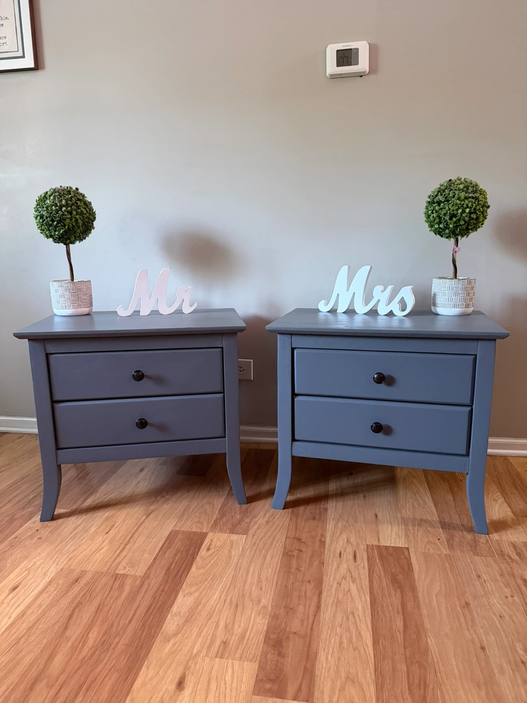 ✨🩶Adorable solid nightstands🩶✨