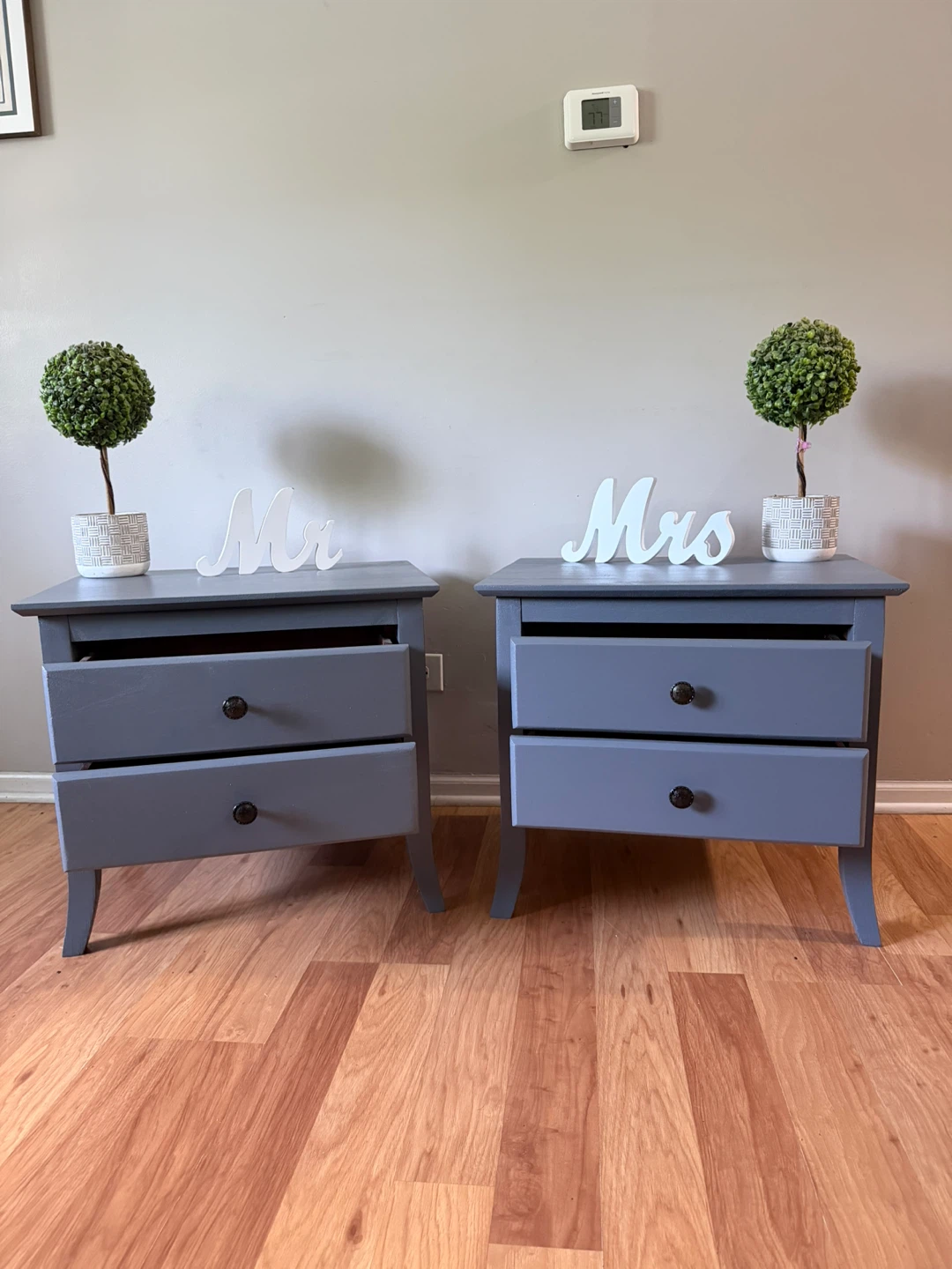 ✨🩶Adorable solid nightstands🩶✨ - photo 2