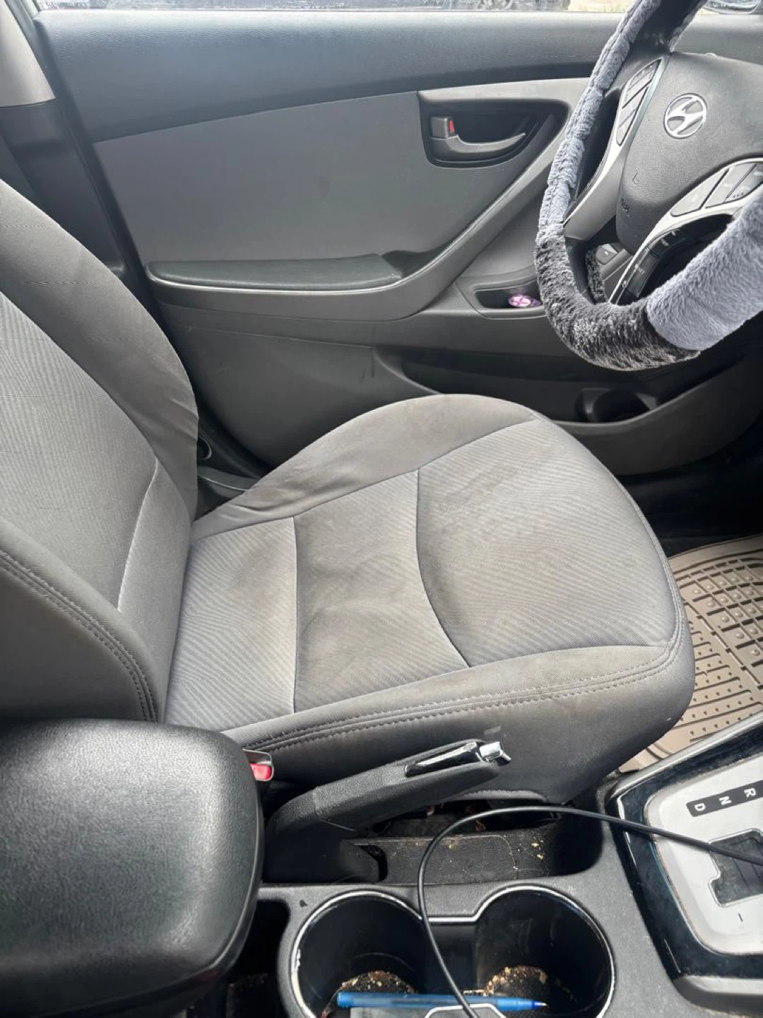 Silver Hyundai Elantra - photo 4