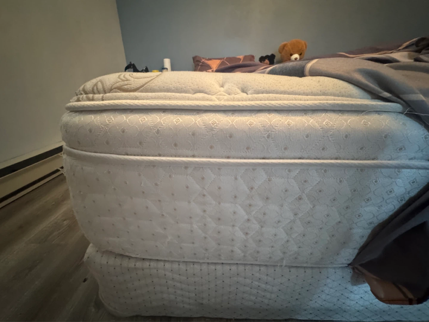 Luxurious King Size Mattress with Box Spring. - photo 4