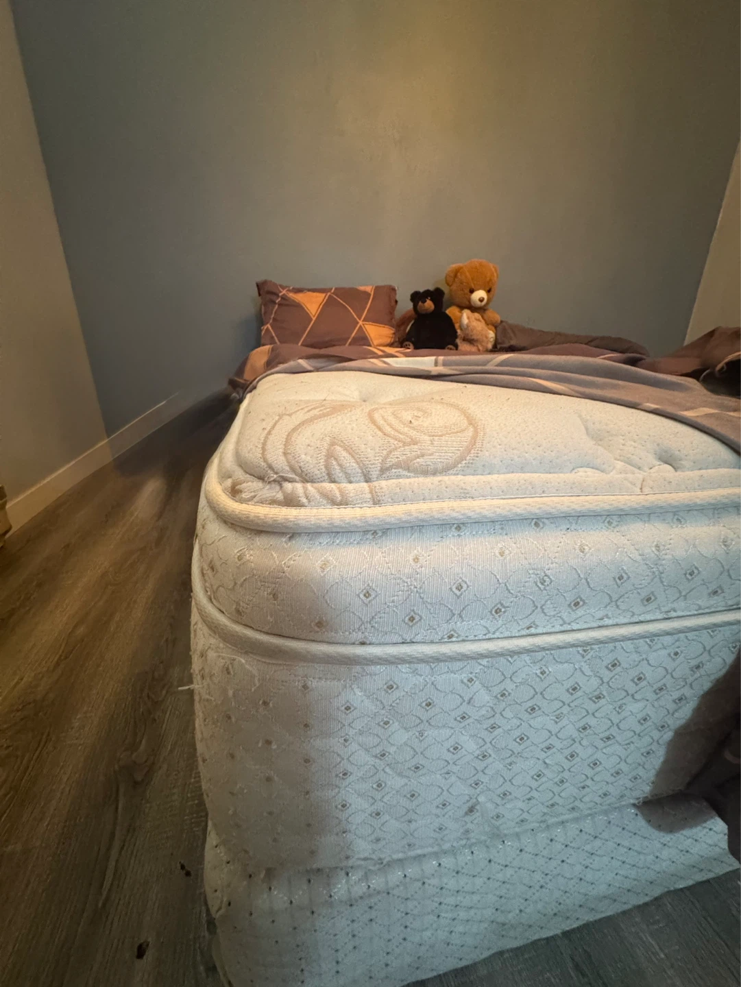Luxurious King Size Mattress with Box Spring. - photo 3