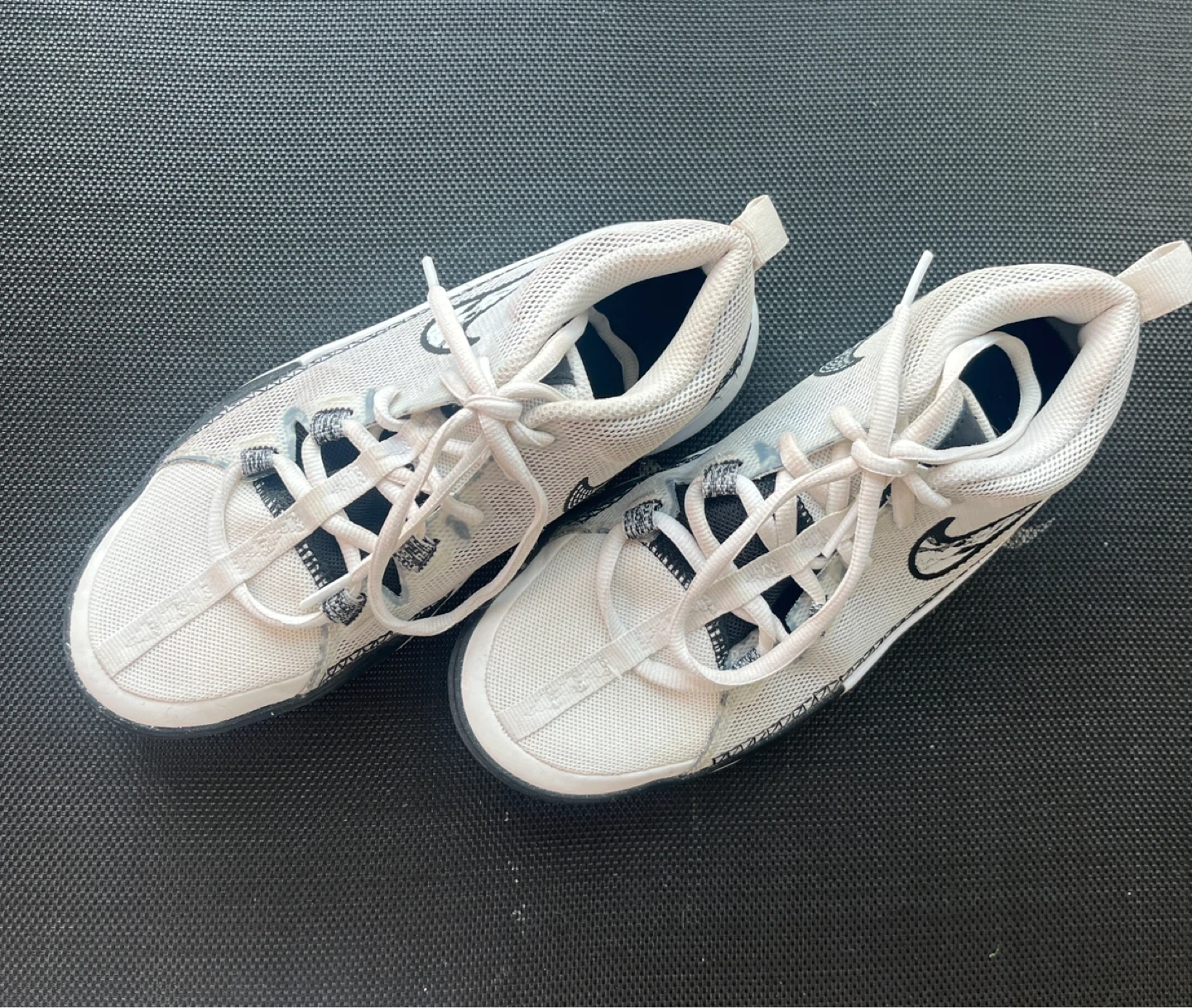 Nike Kyrie White Basketball Shoes