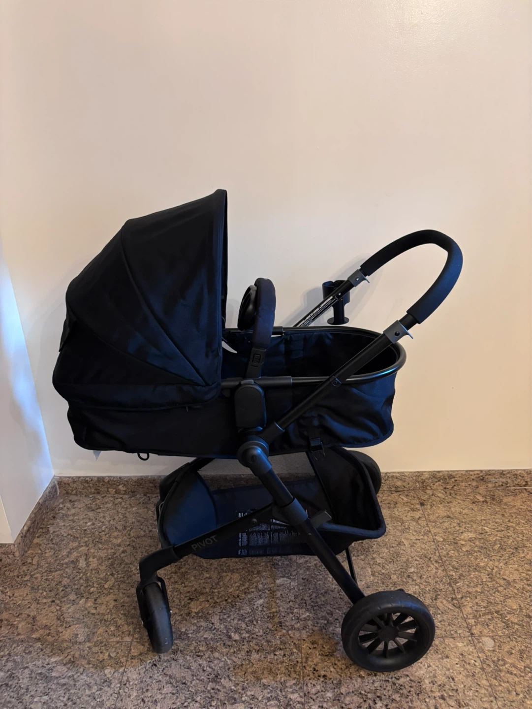 Even Flo pivot modular travel system