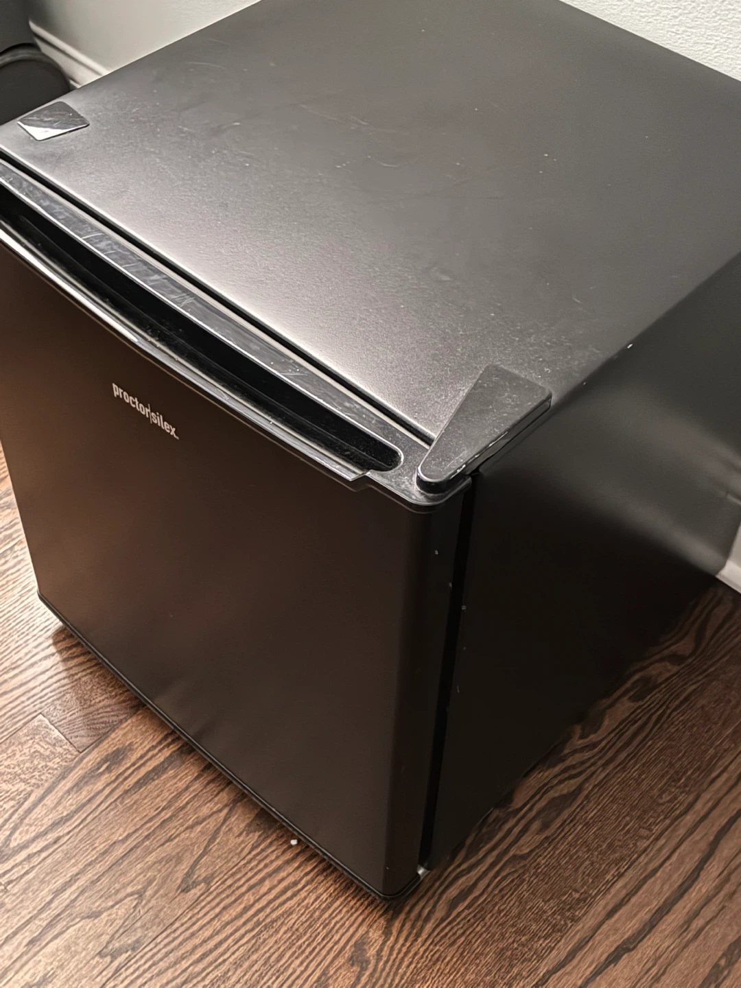 Proctor Silex Mini Fridge - photo 3