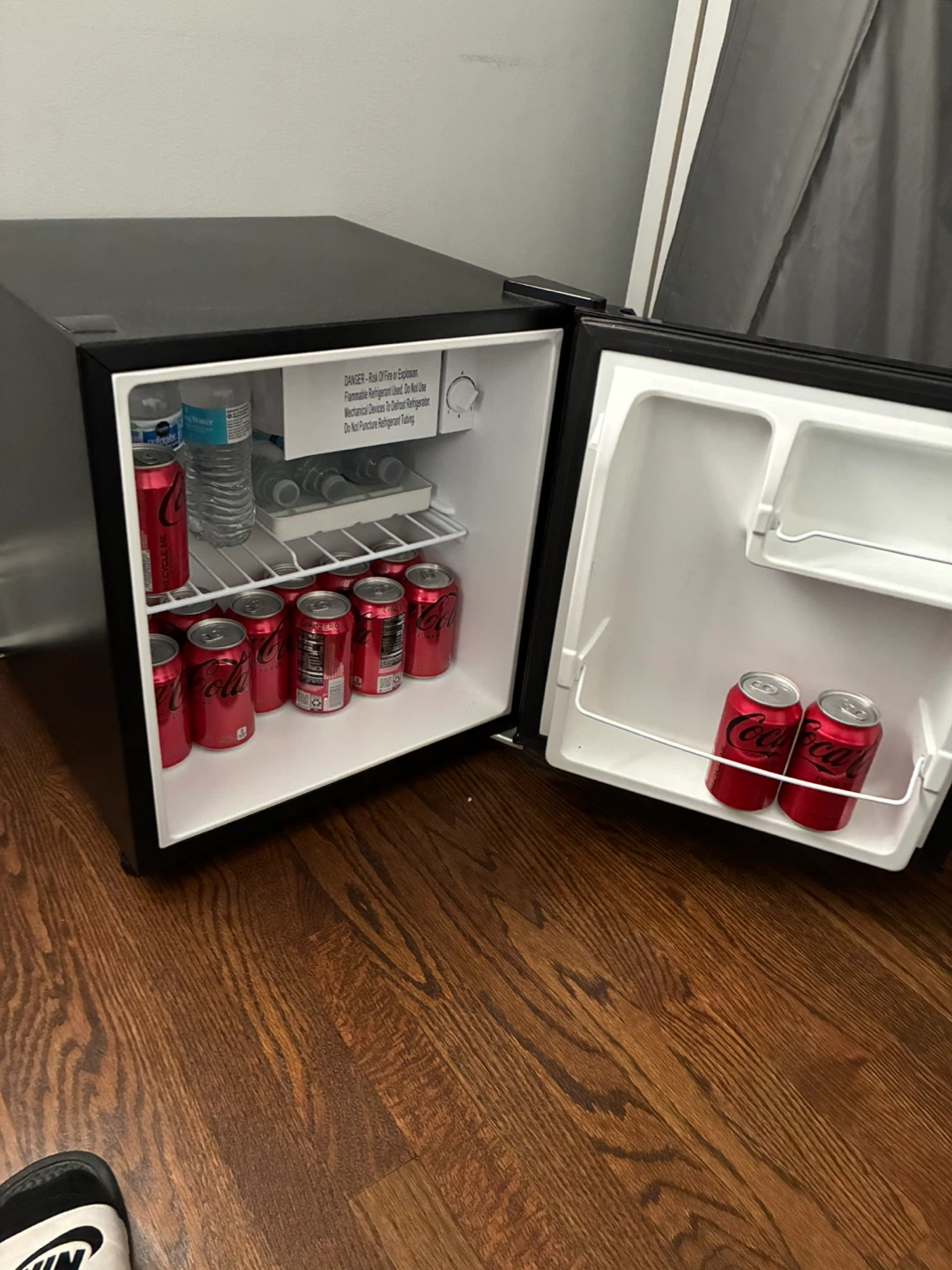 Proctor Silex Mini Fridge - photo 4