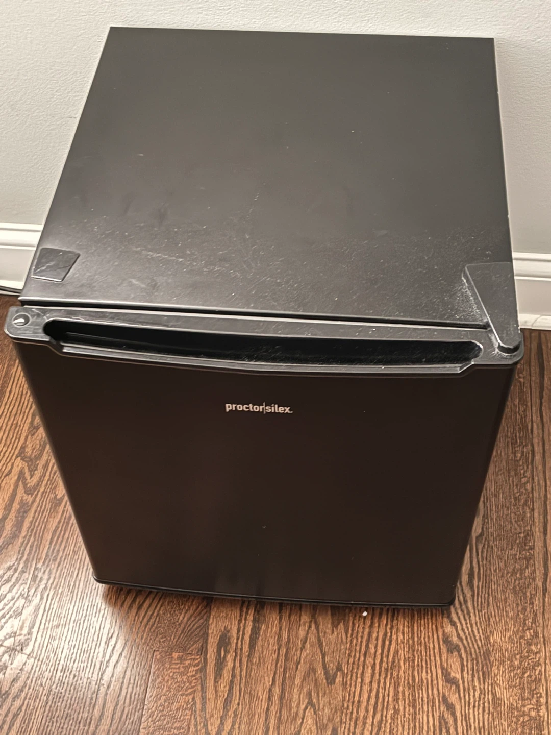 Proctor Silex Mini Fridge - photo 2