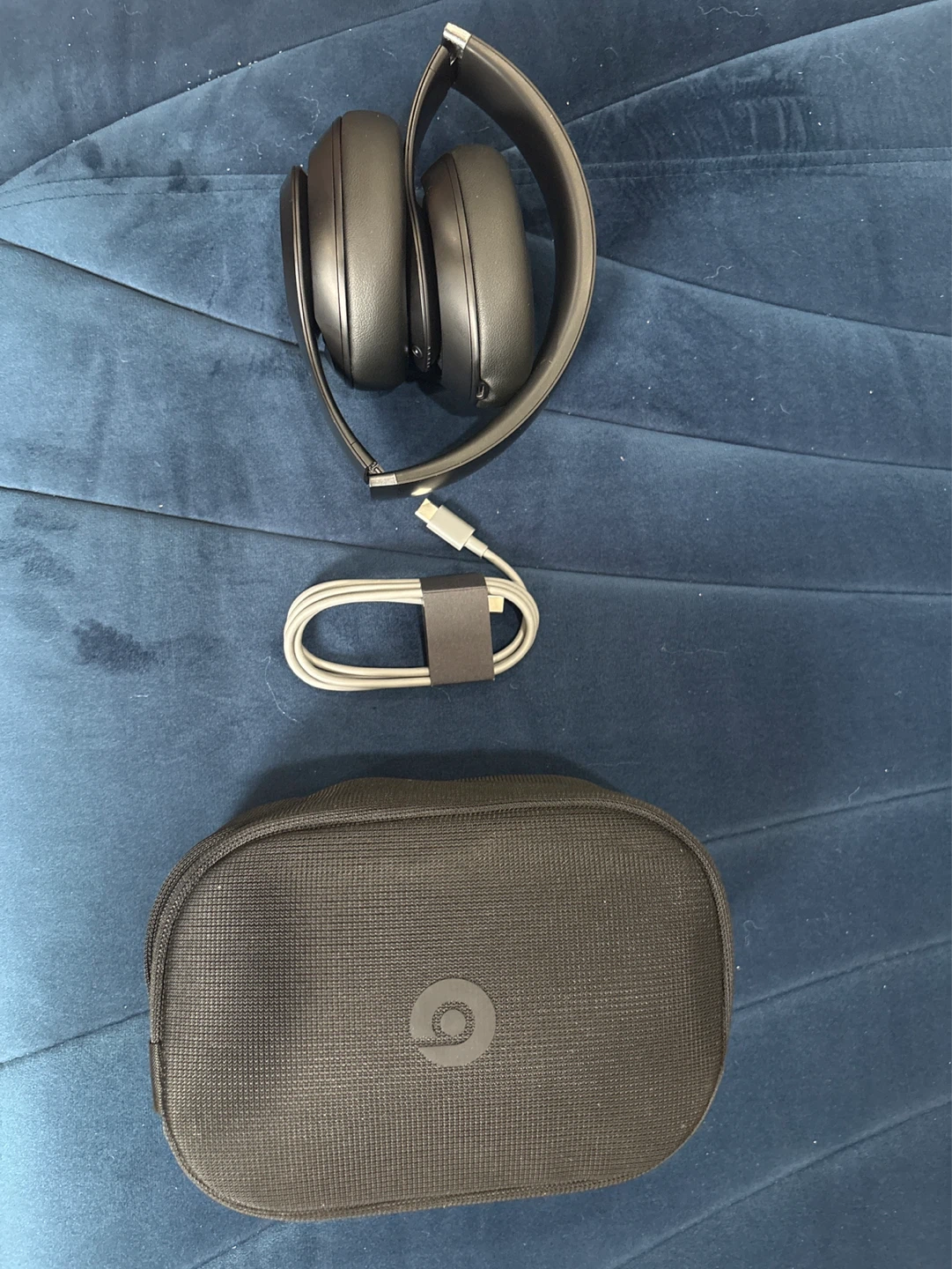 Beats Studio Pro Like New - photo 3