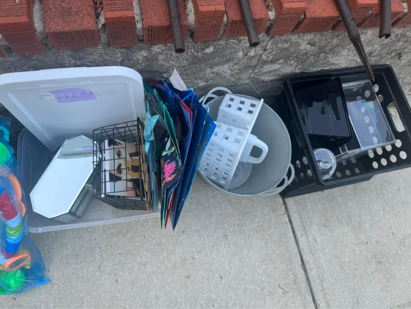 Free items (No Holds) - photo 3