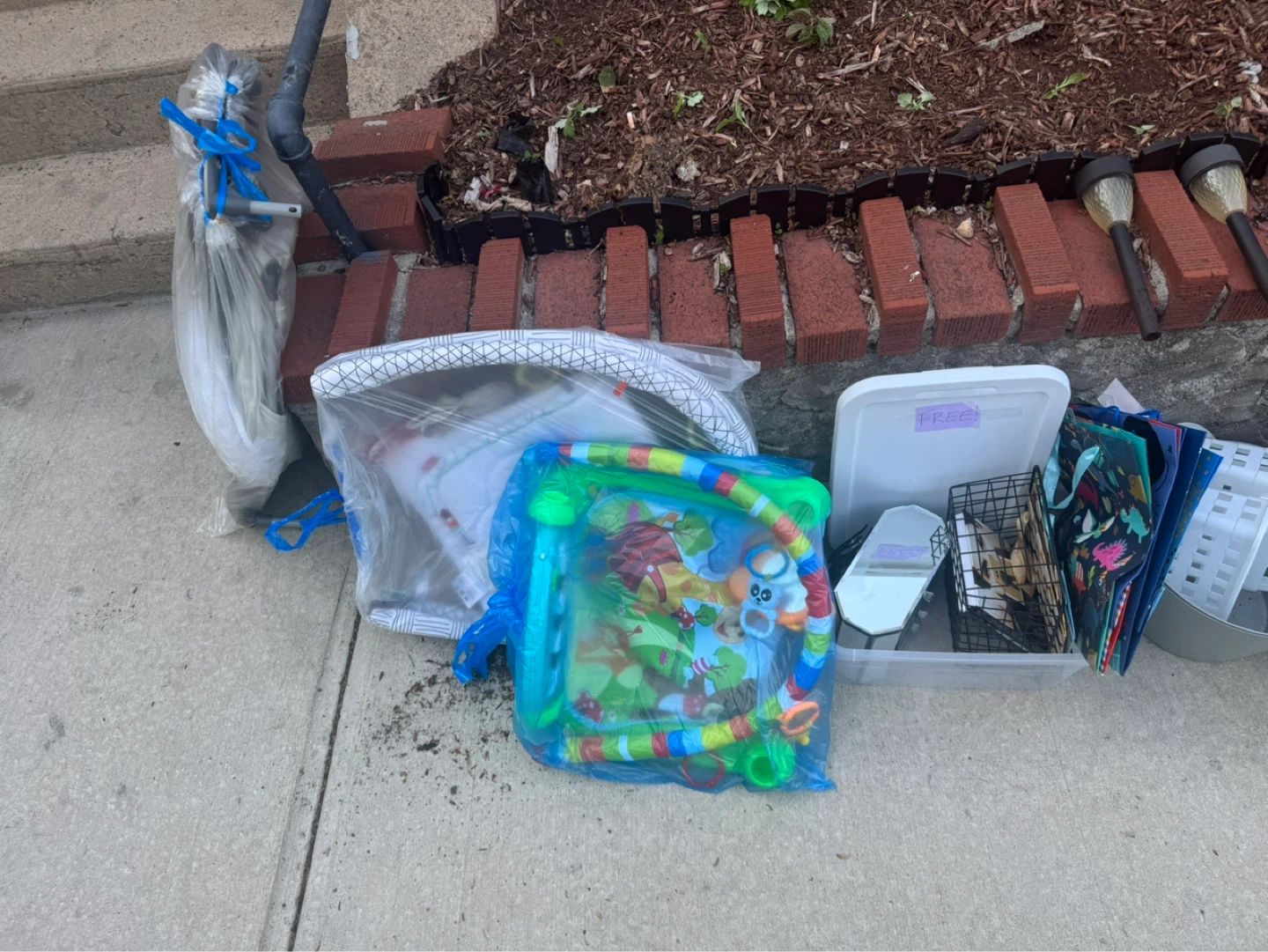 Free items (No Holds) - photo 2