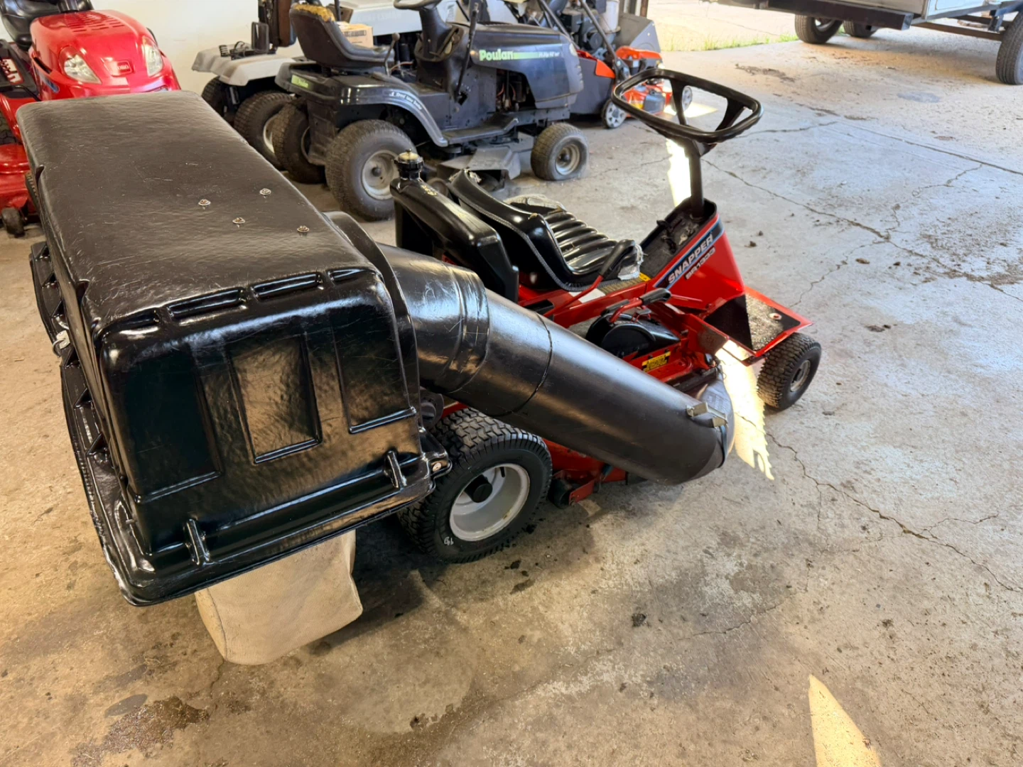Snapper riding mower and vacuum - photo 3