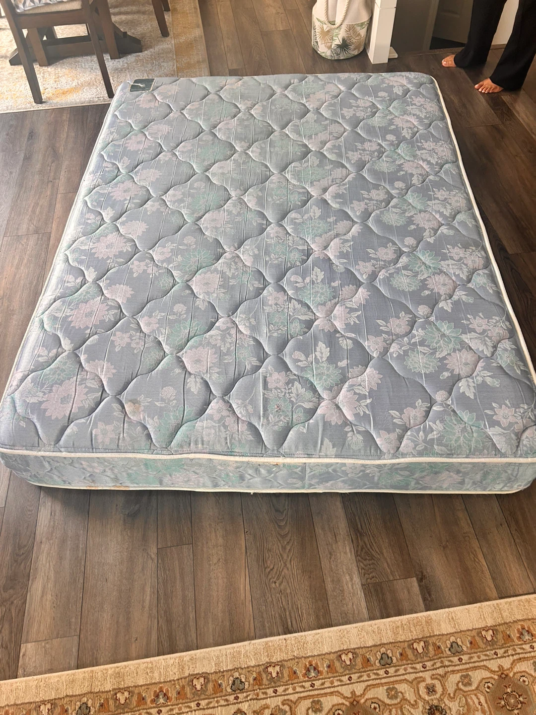 Full Size Mattress with Floral Pattern Queen Size