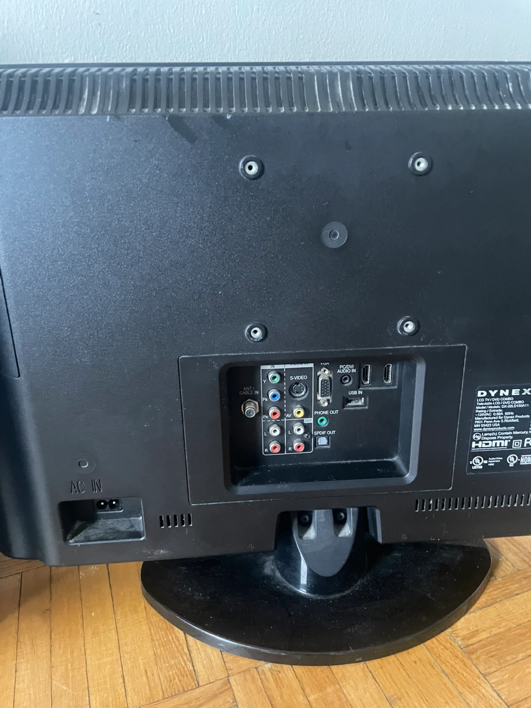 Dynex 24" Flat Screen TV - photo 2