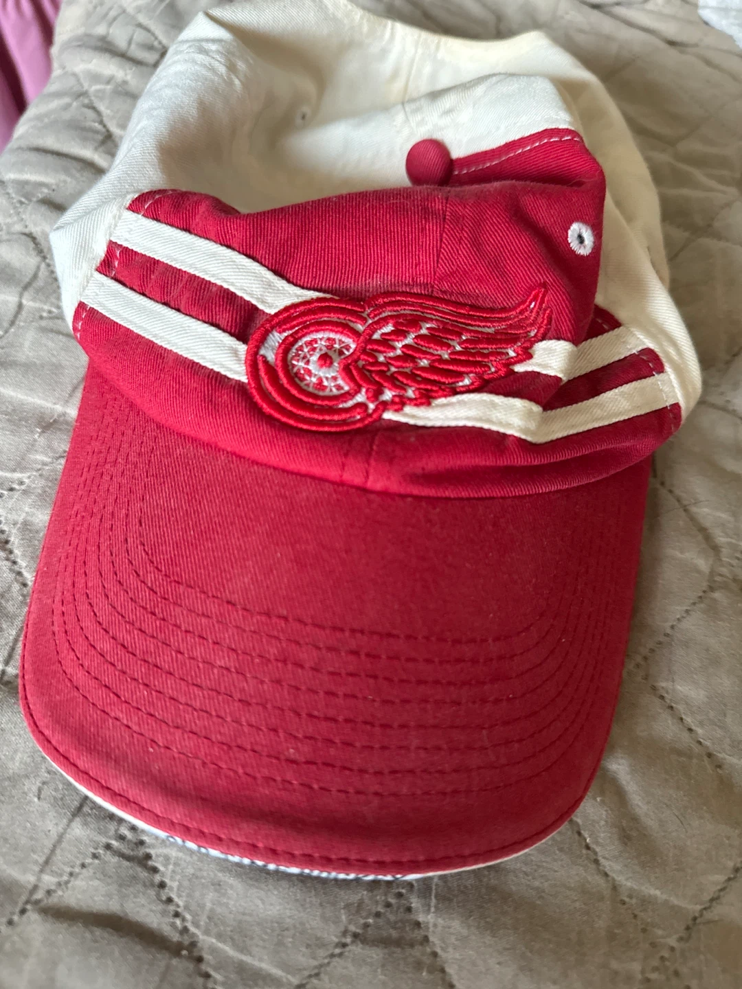 Team Canada Hockey Cap & Detroit Red Wings Cap - photo 2