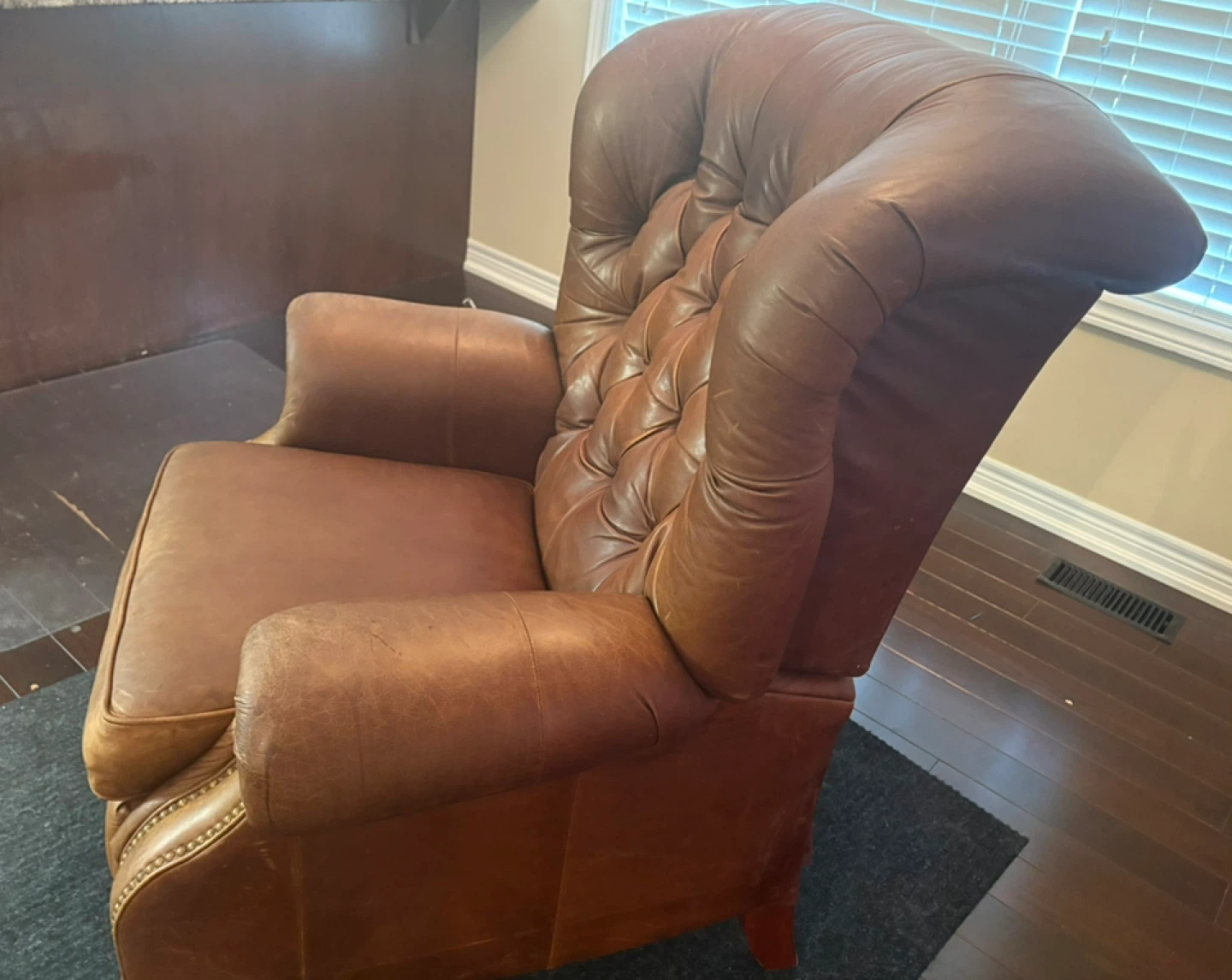 Vintage Lazyboy Classics leather recliner chair - photo 4