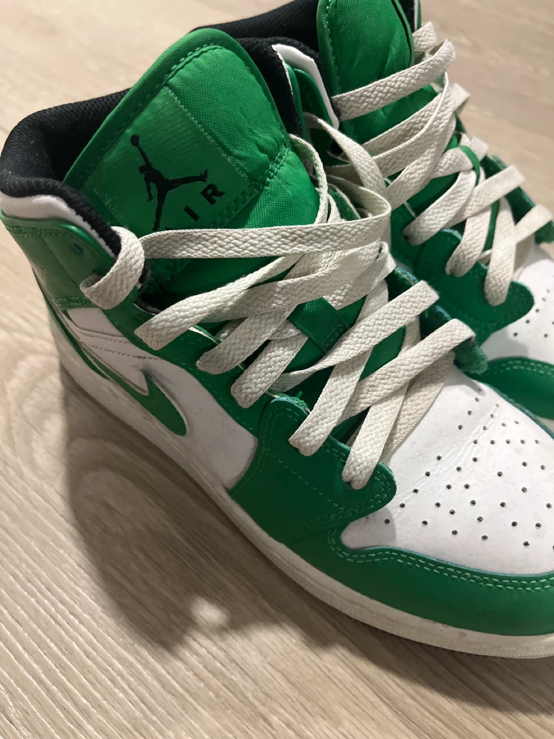 Air Jordan 1 Mid SE Green White Sneakers