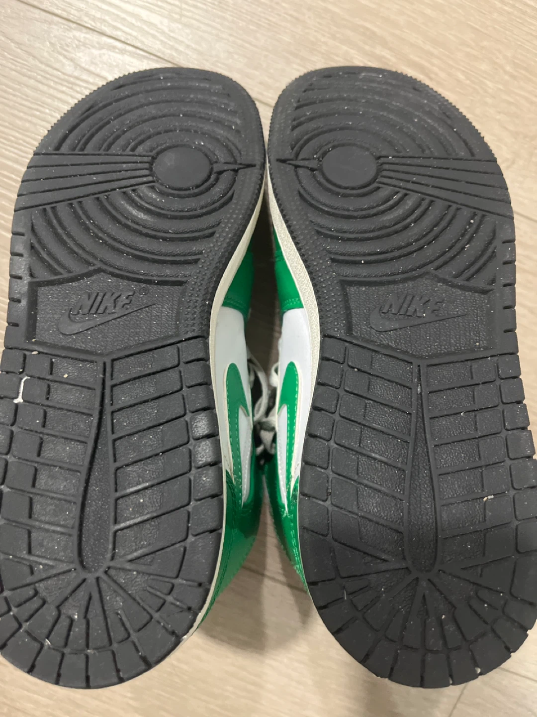 Air Jordan 1 Mid SE Green White Sneakers - photo 3