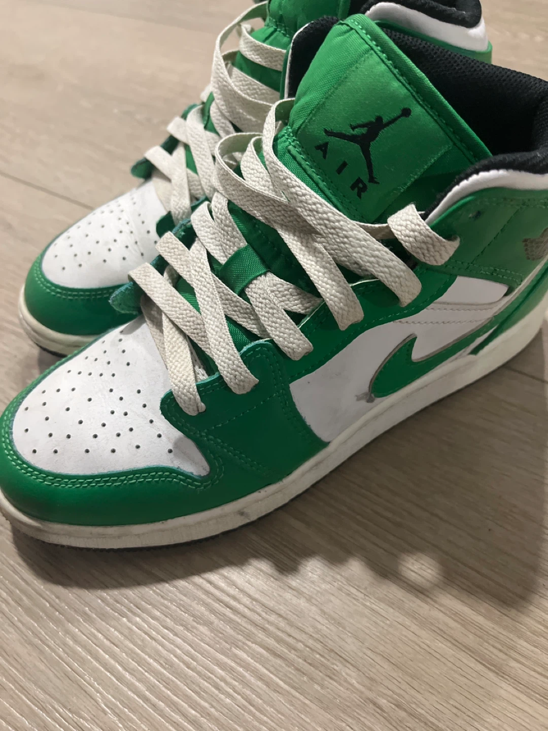 Air Jordan 1 Mid SE Green White Sneakers - photo 2