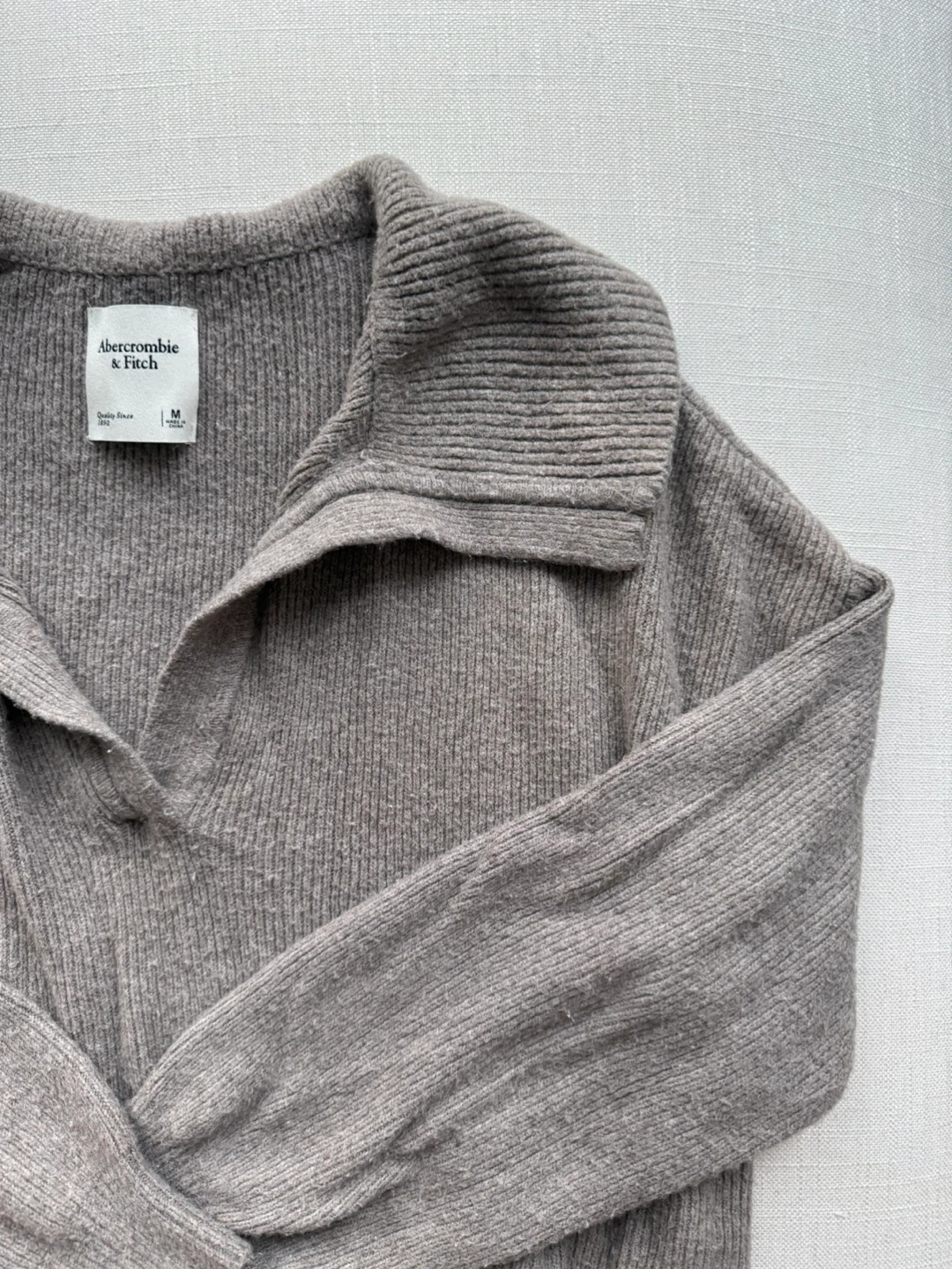 Abercrombie & Fitch Sweater Size M - photo 2