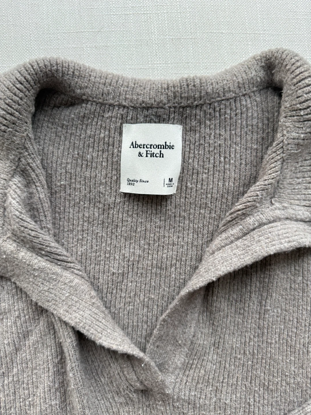 Abercrombie & Fitch Sweater Size M - photo 3