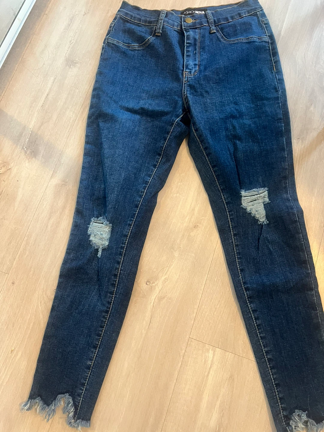 Fashion Nova Ripped High-Waisted Jeans Size 9