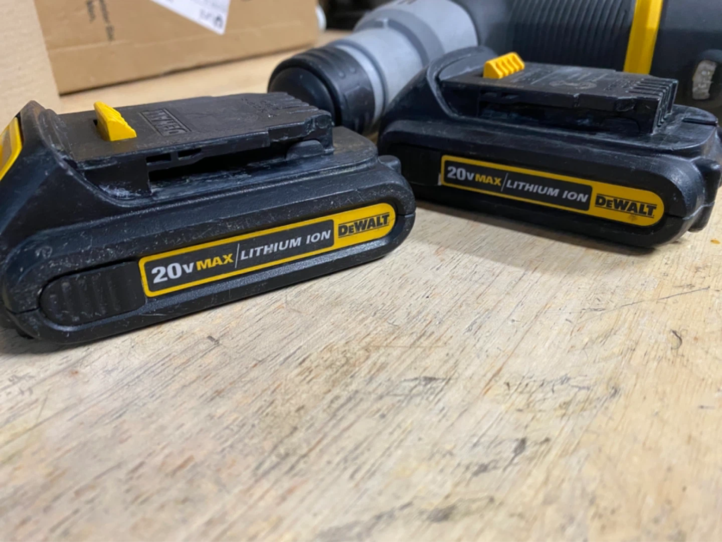 Dewalt Atomic brushless 20v 5/8” SDS rotary hammer kit - photo 5
