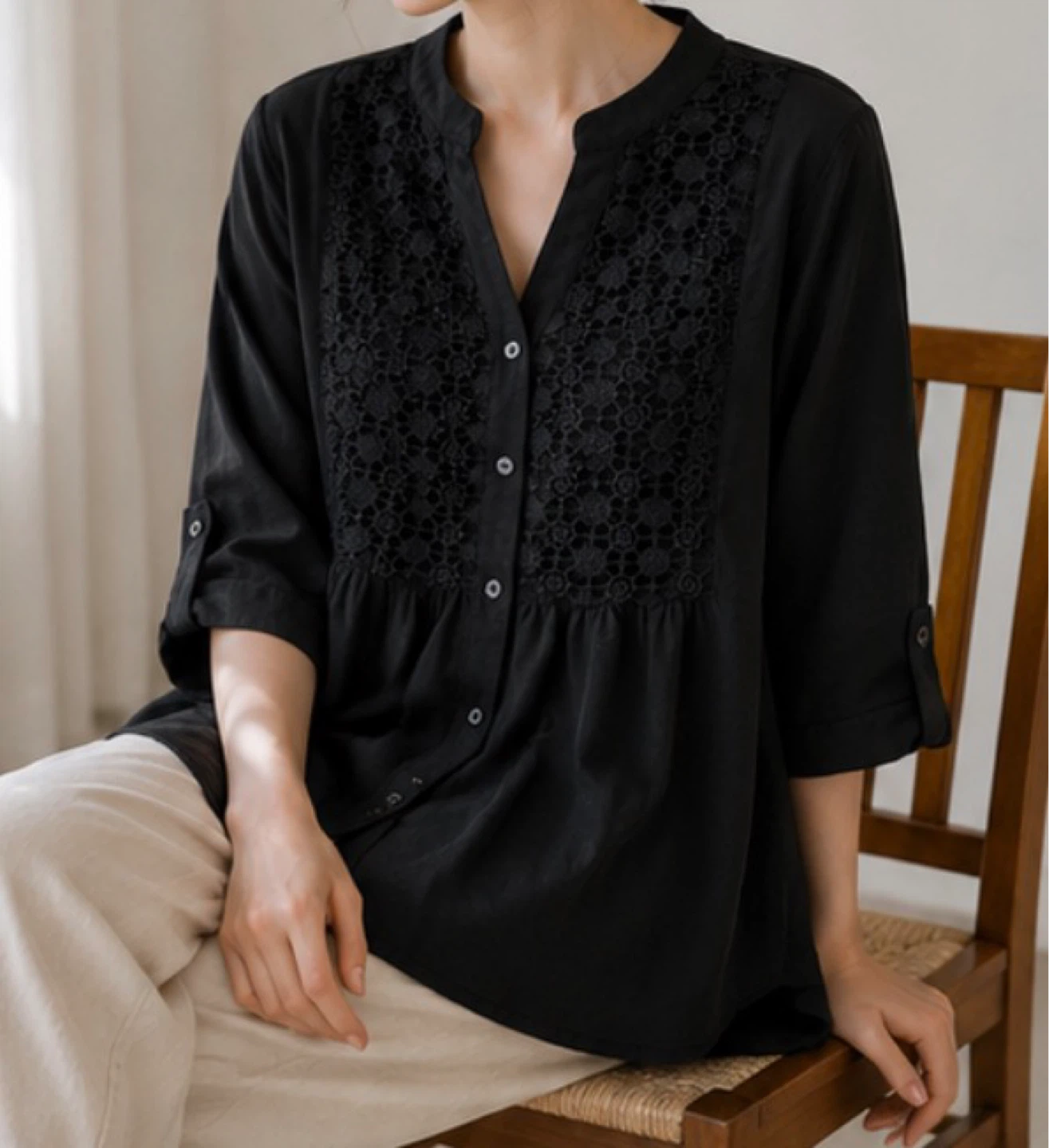 Brand new) Black Floral Lace Blouse