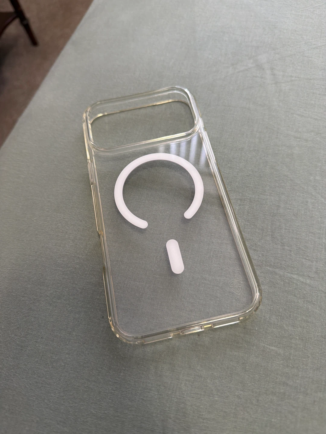 Clear MagSafe iPhone 17 Pro Max case - photo 4
