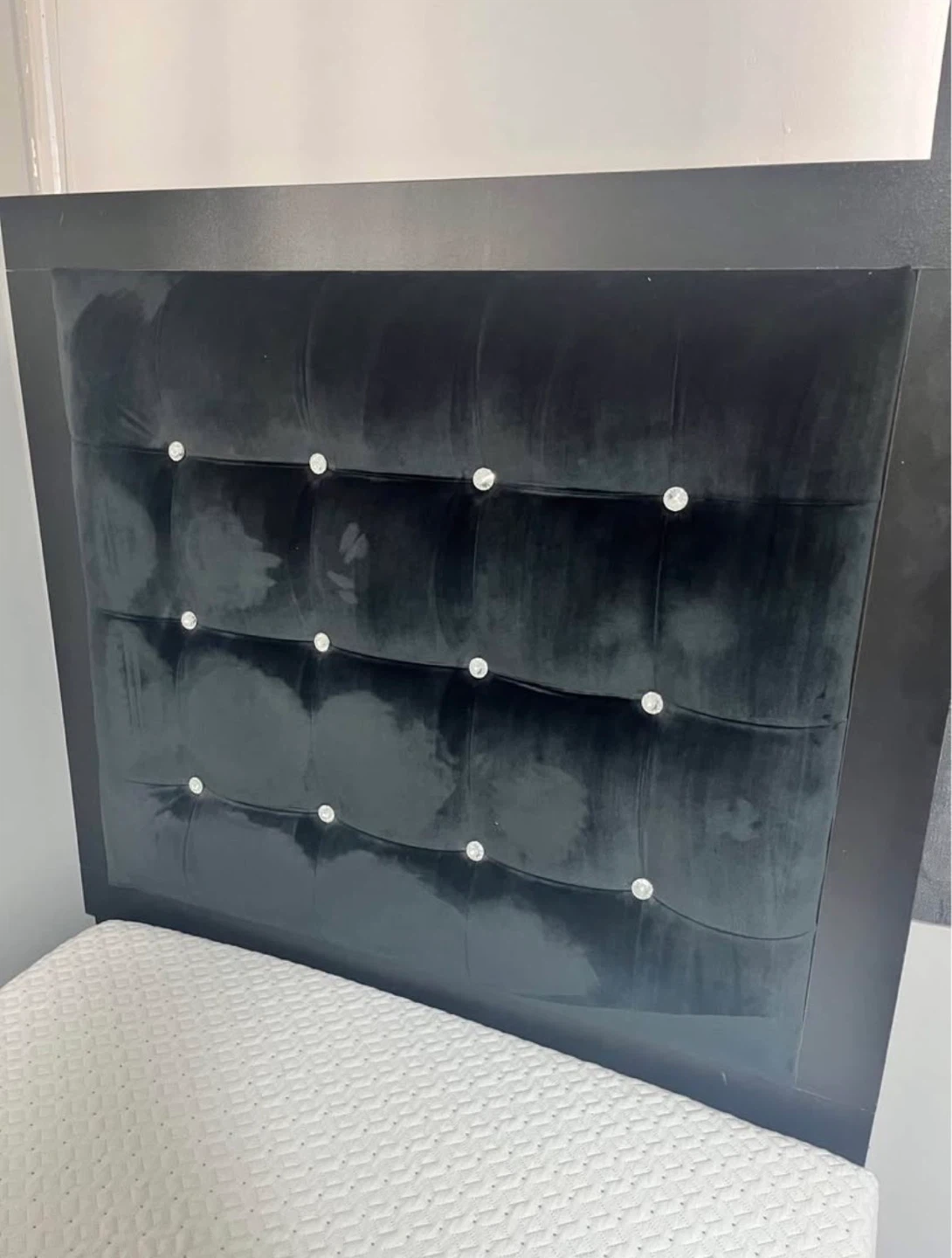Black Velvet Tufted Headboard Bed Frame with Storage Drawers - photo 4