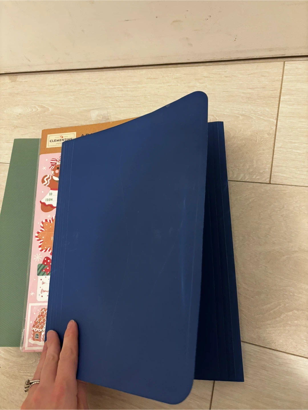 Lot of hangers, gift tags, documents folder and organizer - photo 4