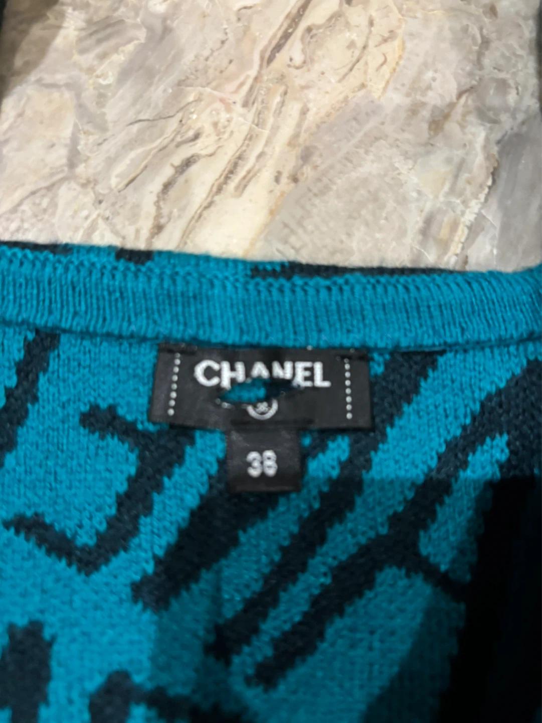 CHANEL size 6 ladies Black & Teal Knit Top Size 38 - photo 3