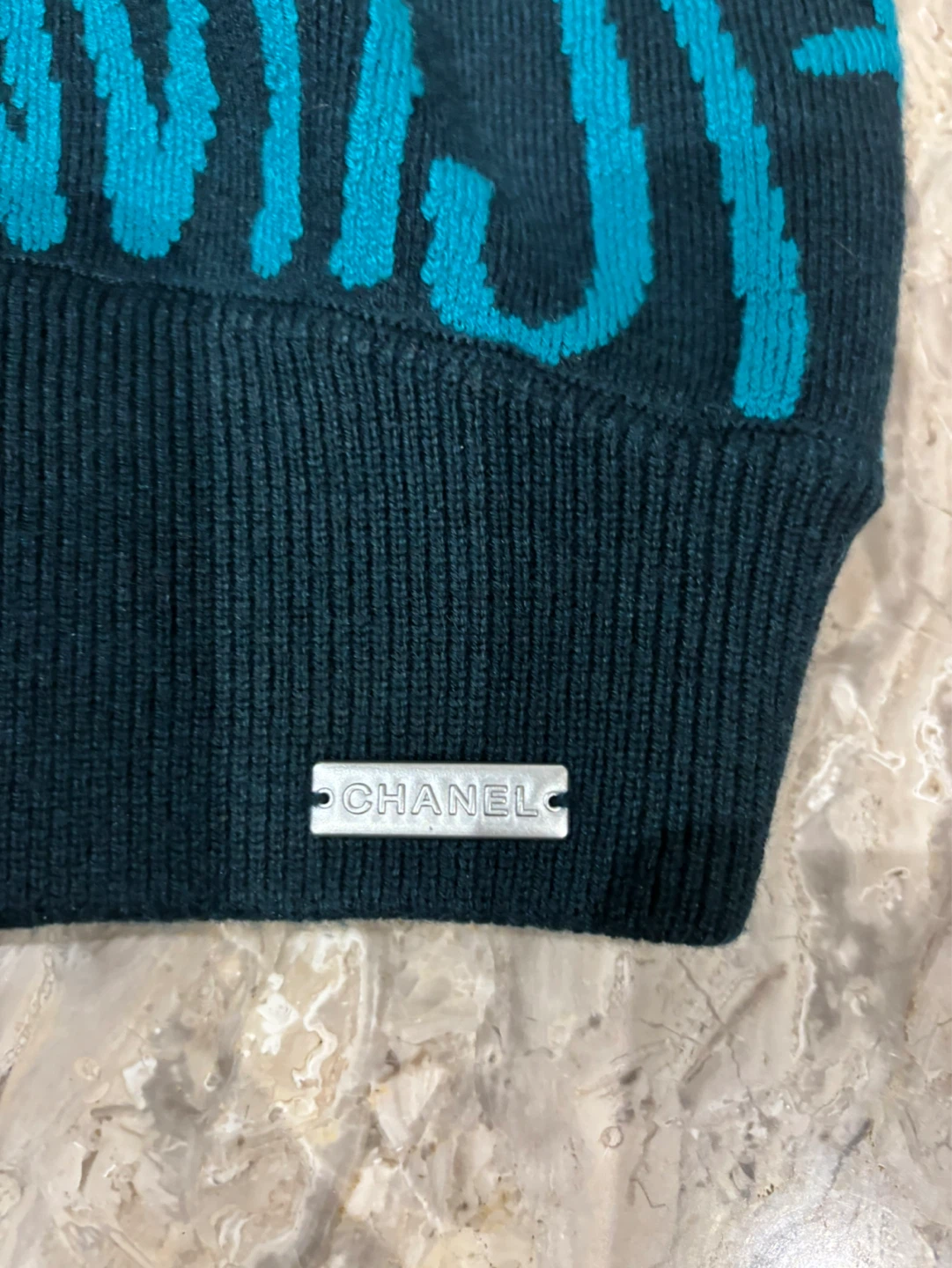 CHANEL size 6 ladies Black & Teal Knit Top Size 38 - photo 2
