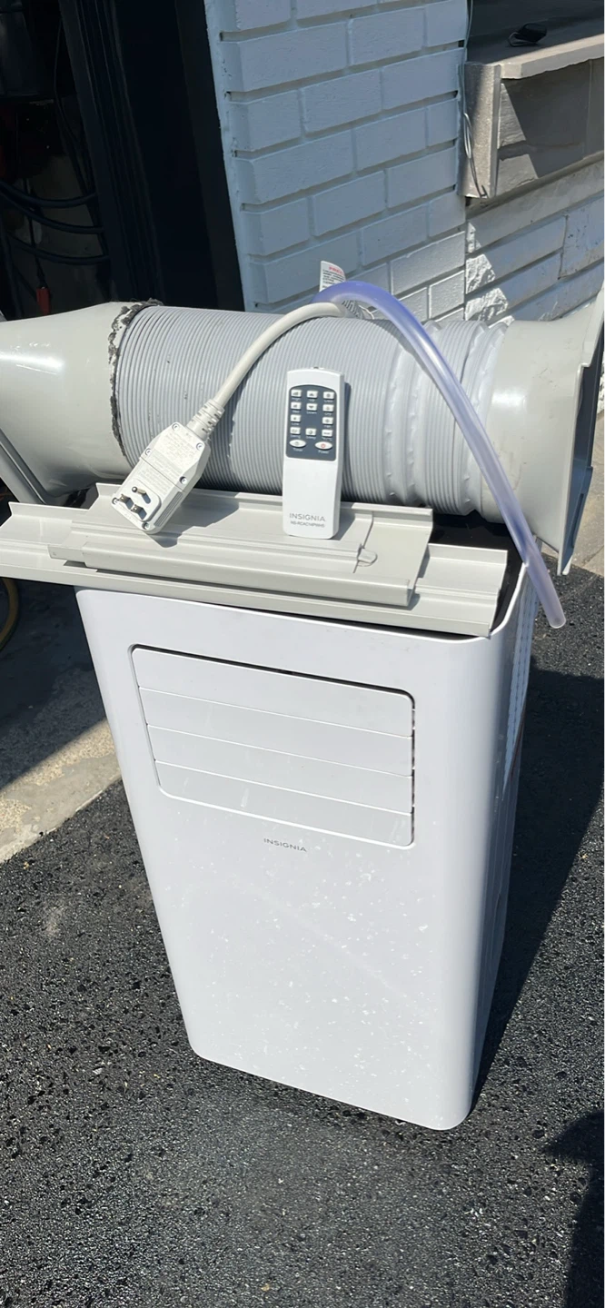 14kbtu Insignia Portable Air Conditioner like new