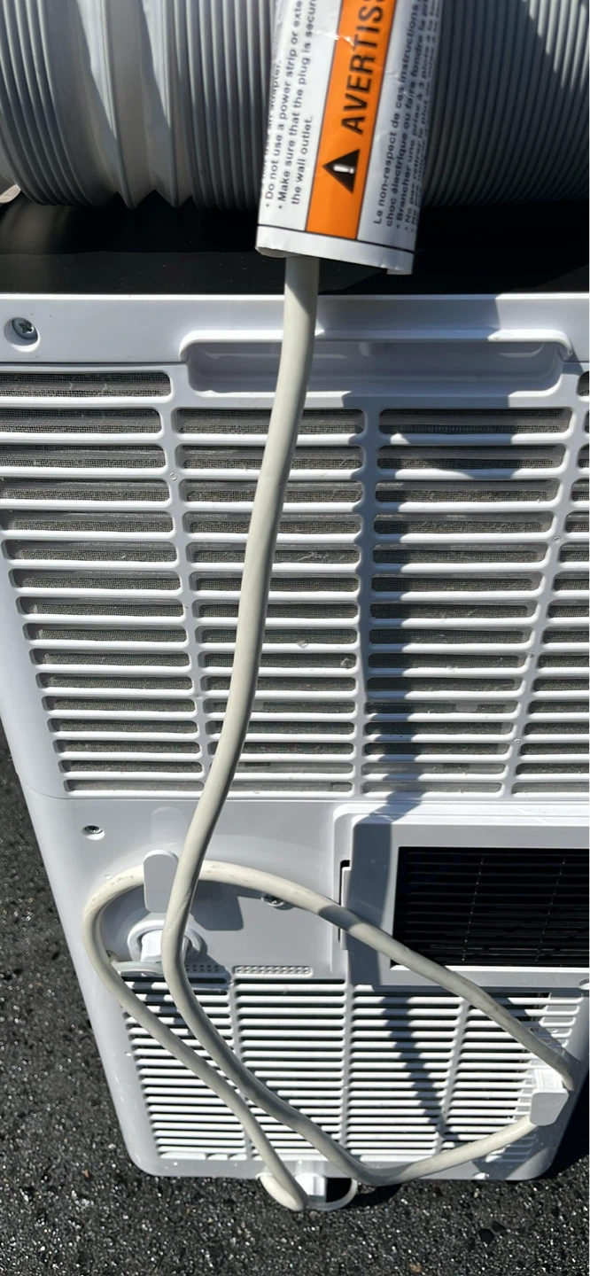 14kbtu Insignia Portable Air Conditioner like new - photo 4