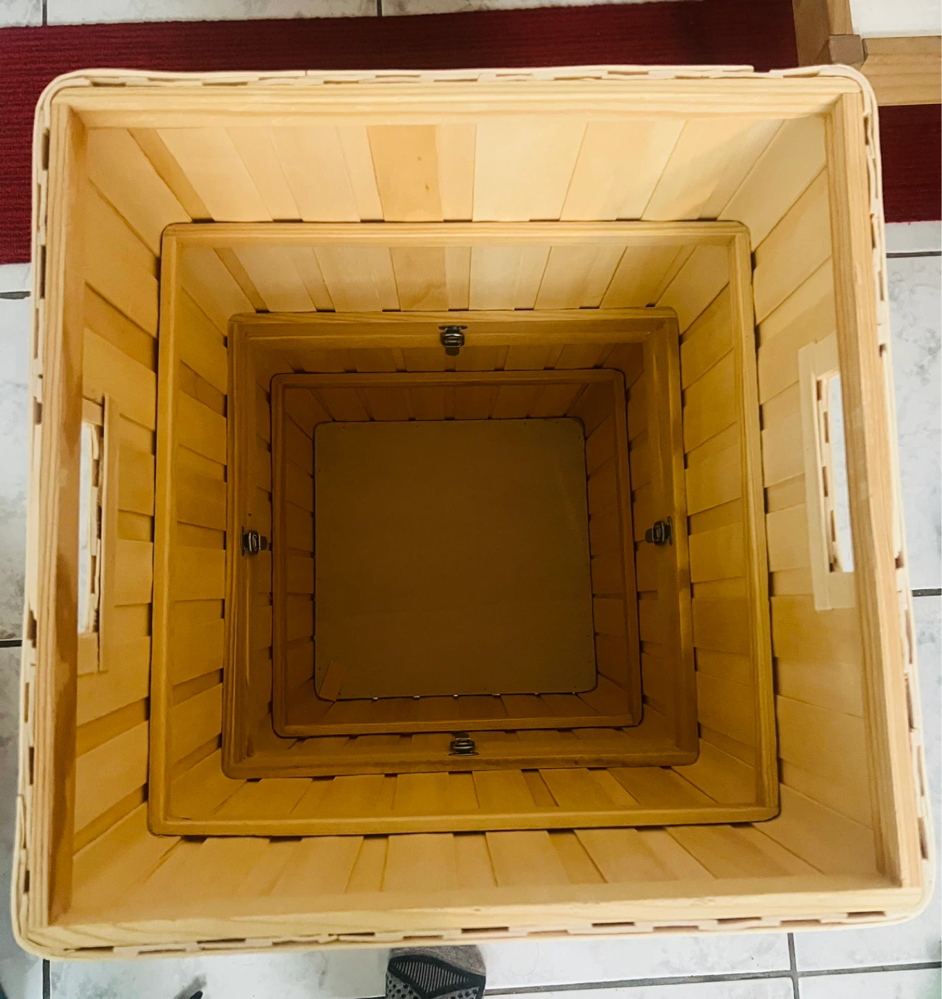 Elegant Collapsible Wooden Laundry Basket for a Stylish Home - photo 2
