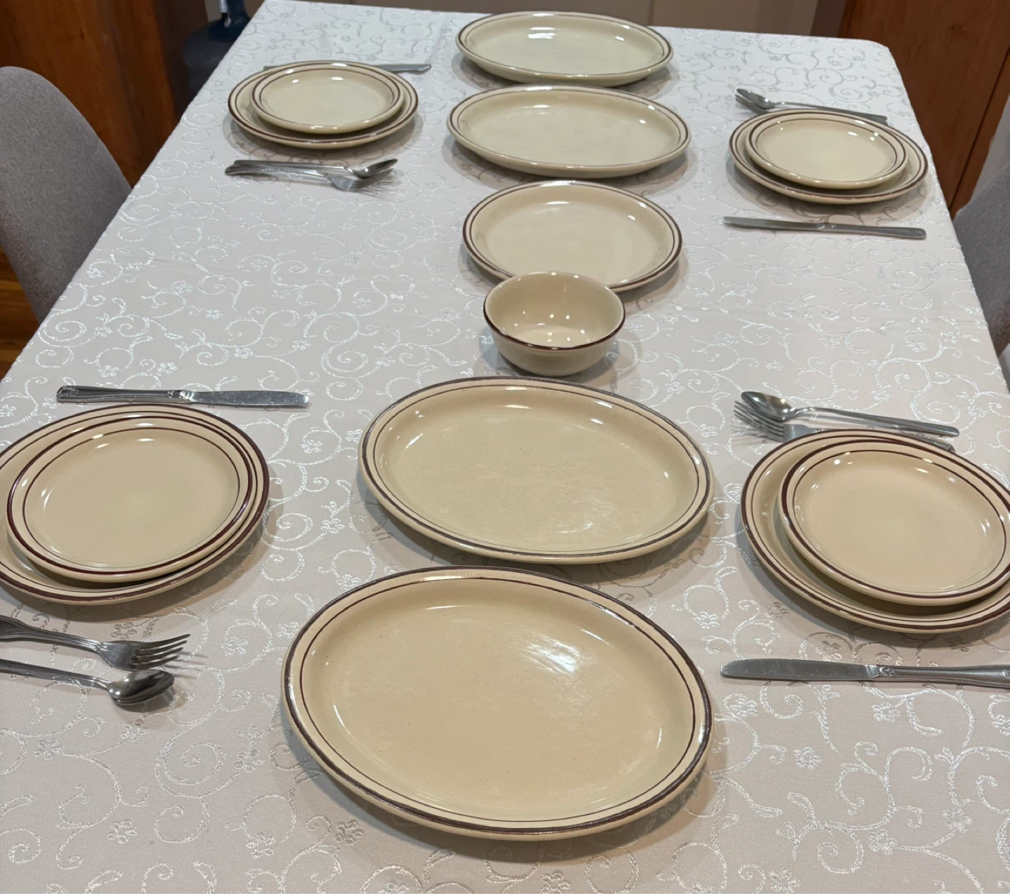 Yanco Dinnerware Set - Beige with Brown Trim