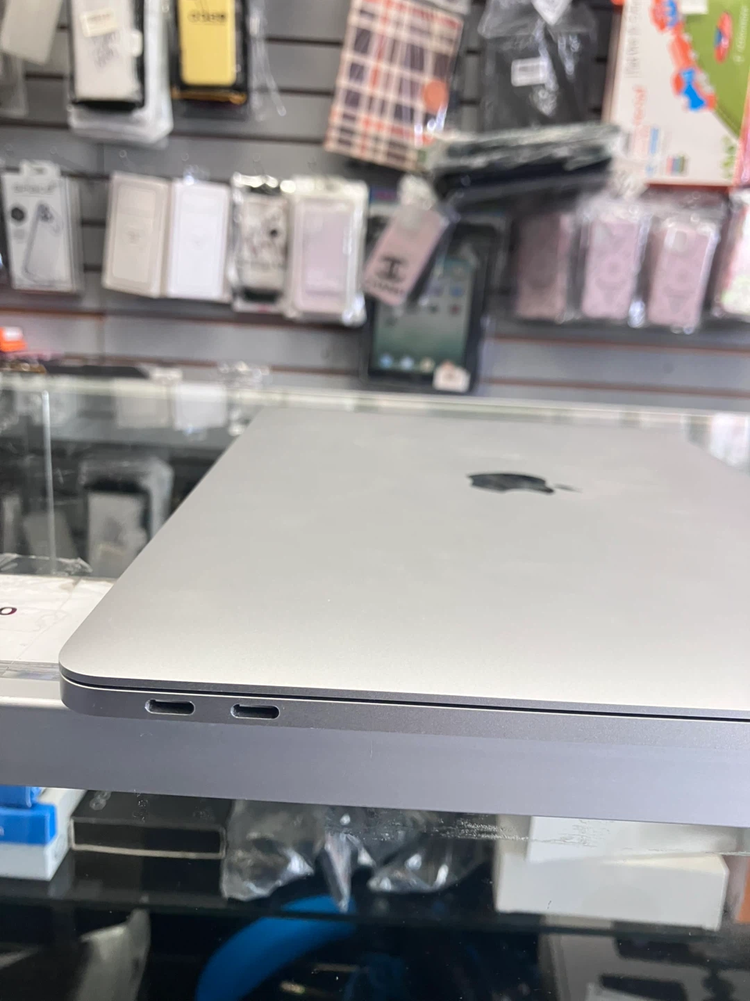 2017 Apple MacBook Pro 13-inch Laptop - photo 4