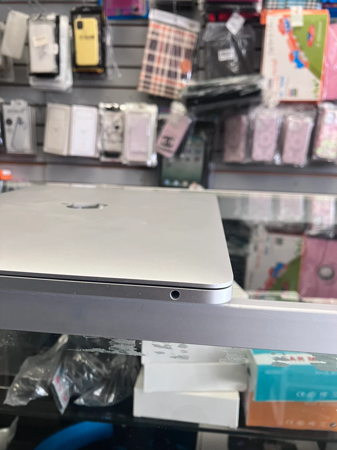 2017 Apple MacBook Pro 13-inch Laptop - photo 3