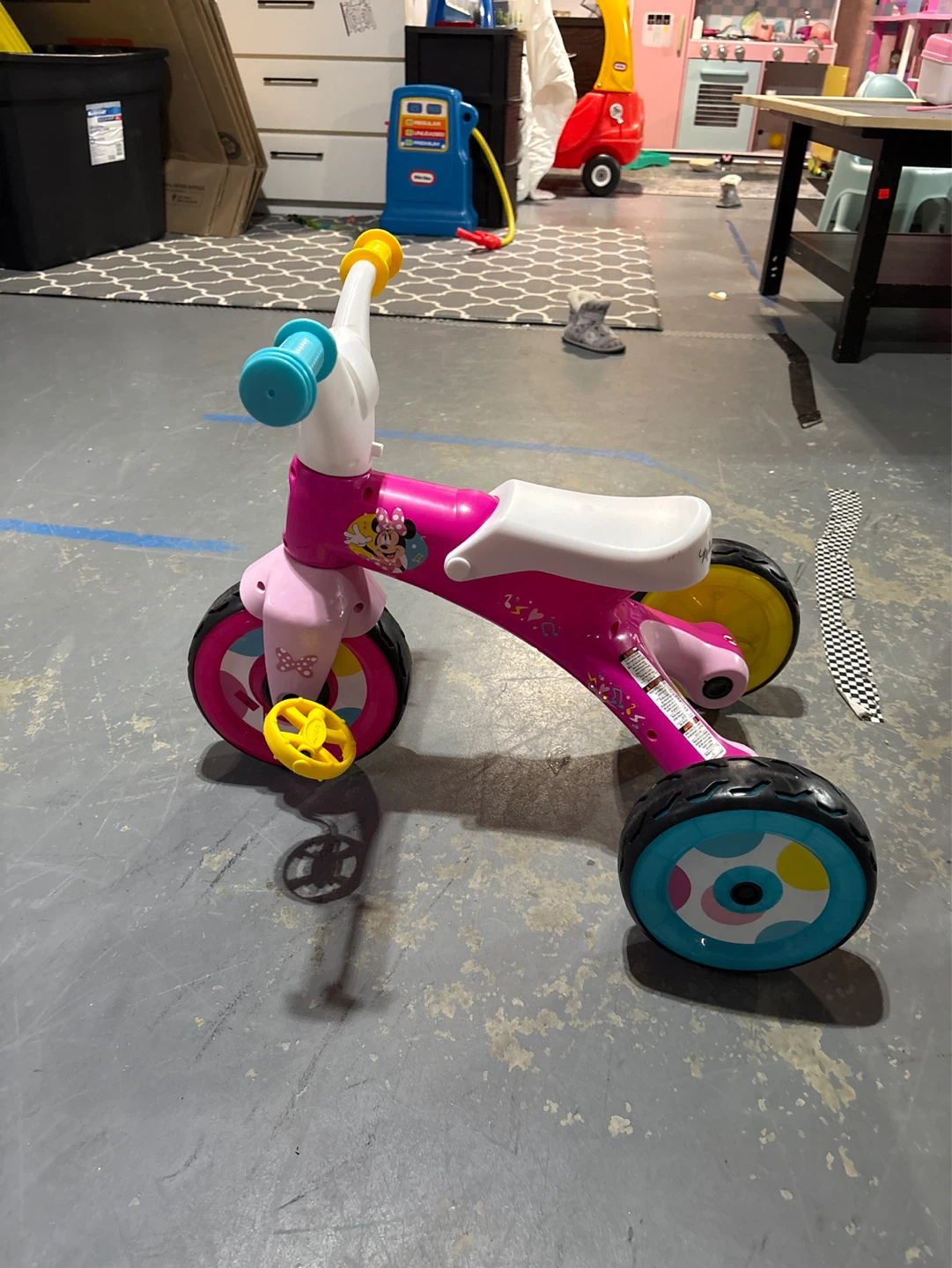 Disney Minnie Mouse Pink Tricycle/Ride-On Toy