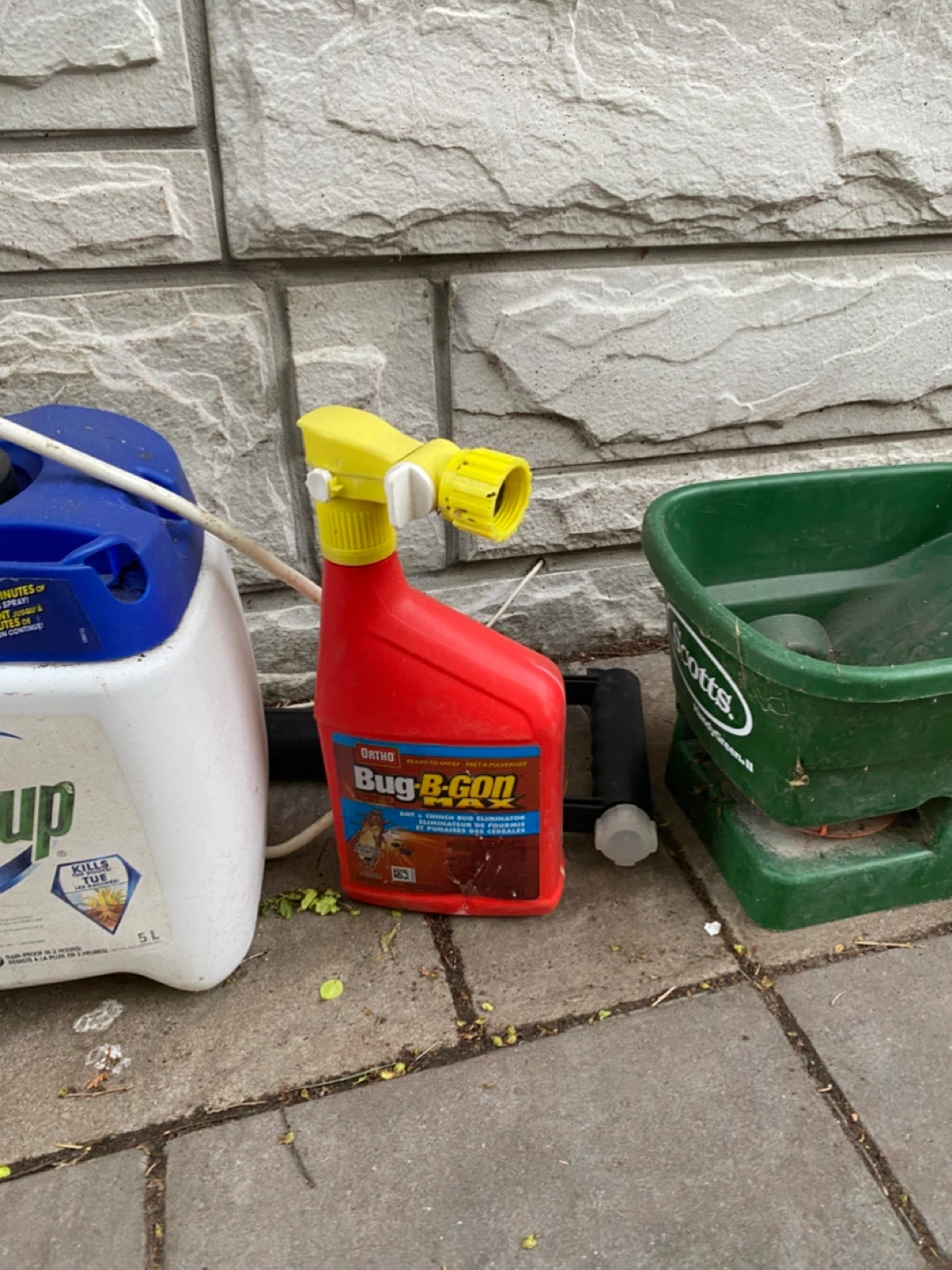 Ortho Bug-B-Gon Sprayer and Roundup Pump Sprayer - photo 2