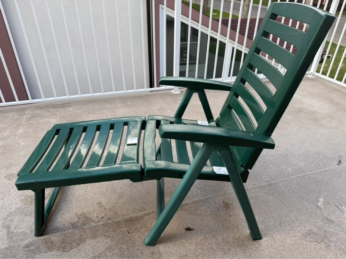 Green Plastic Chaise Lounge Chair - photo 2