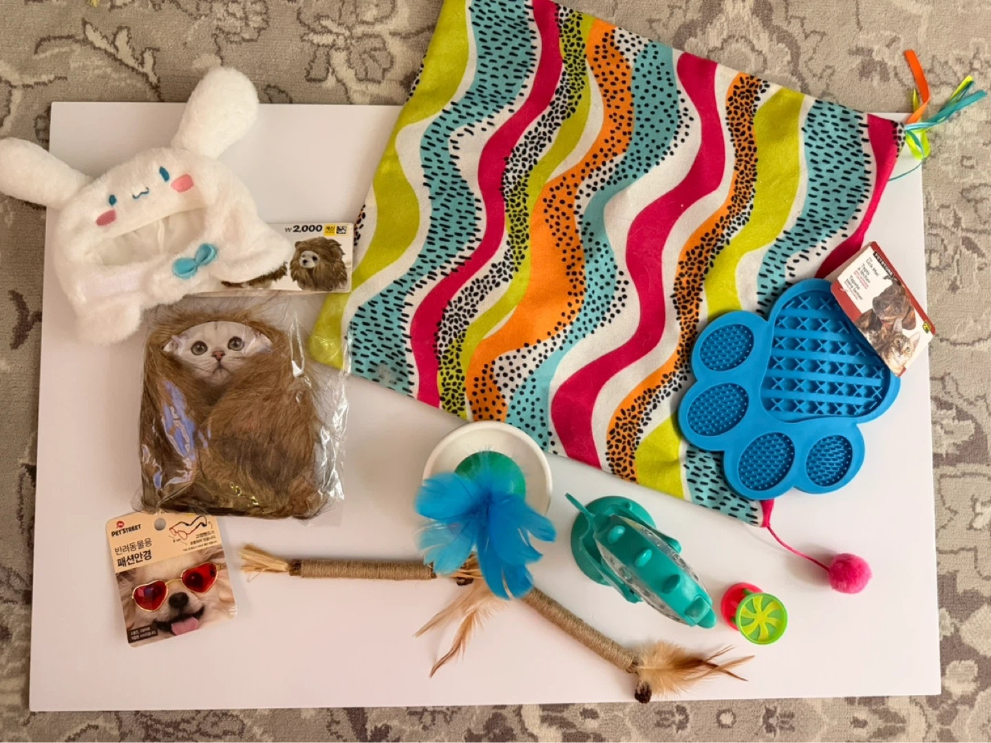 Assorted cat Toys & Accessories Bundle