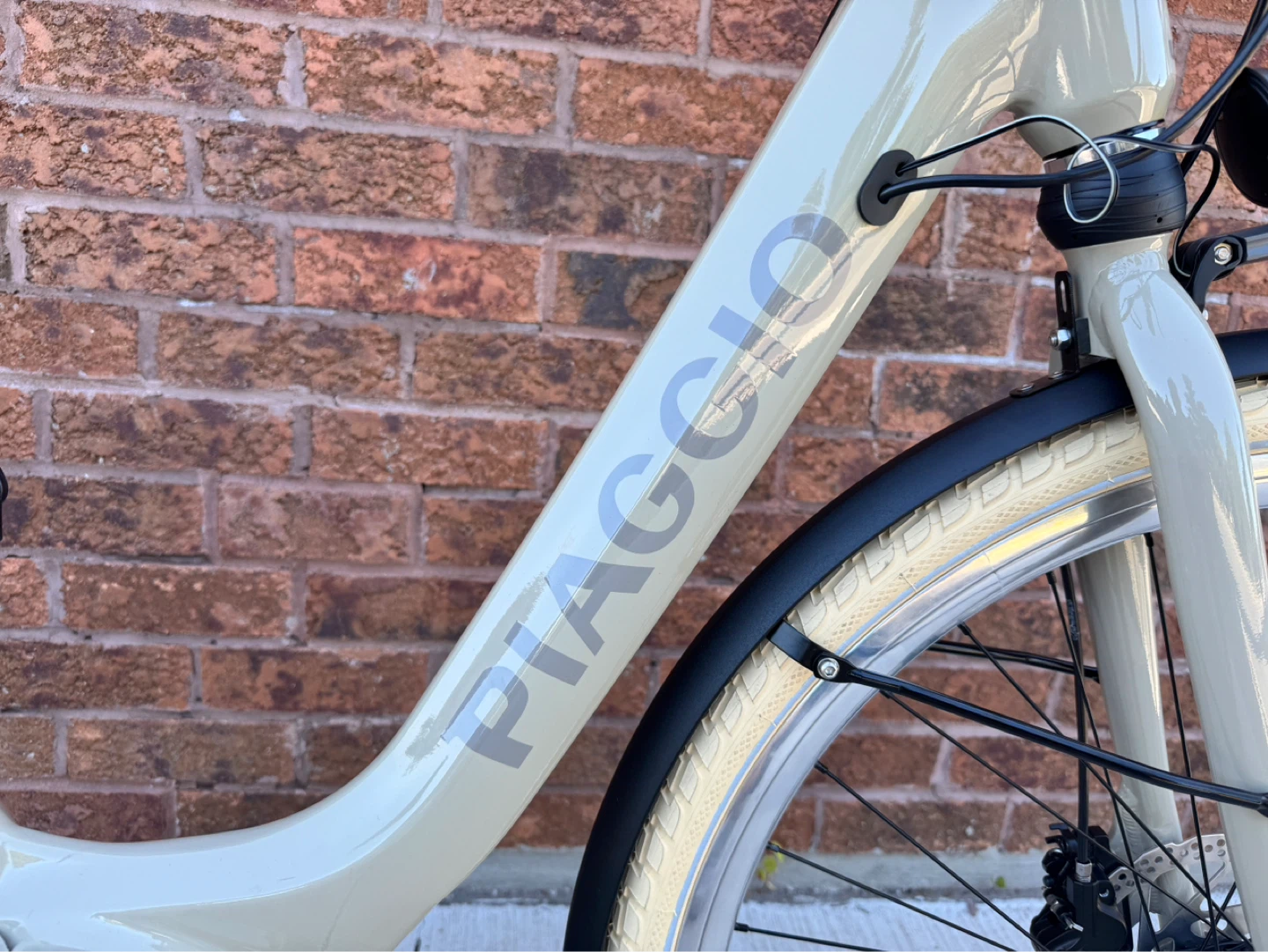 Brand NEW Piaggio Electric Bicycle - Made in Italy - photo 3