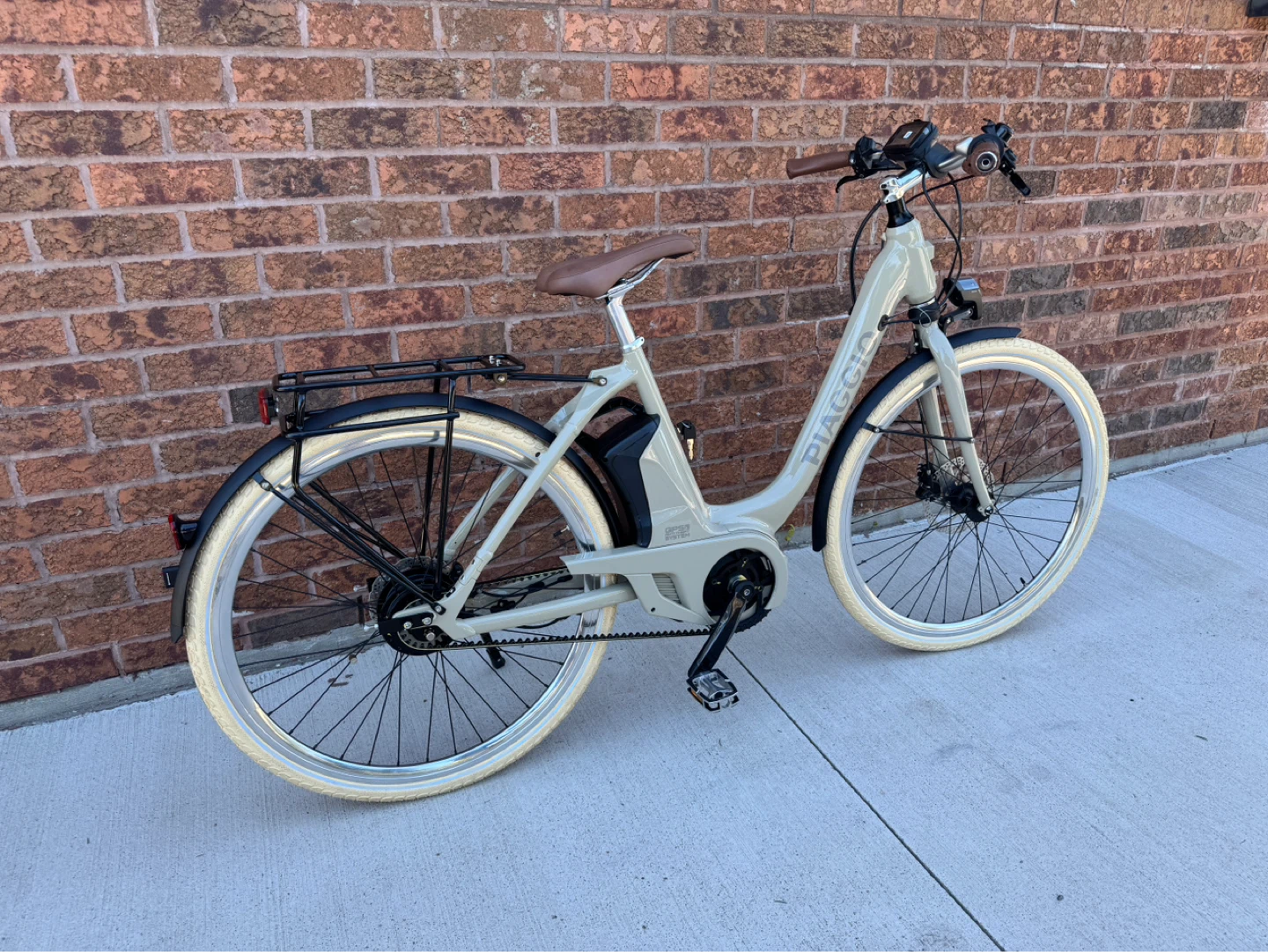 Brand NEW Piaggio Electric Bicycle - Made in Italy - photo 4