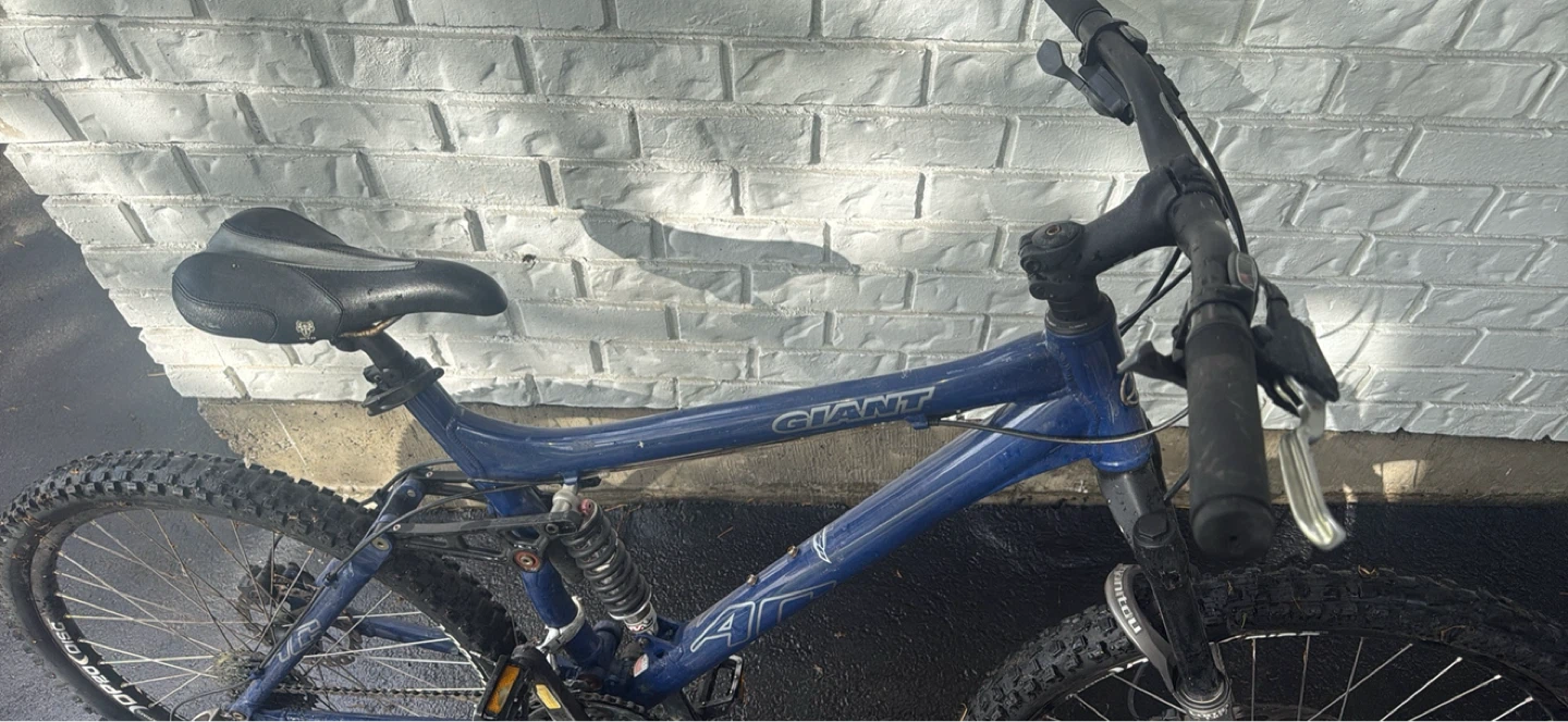 Giant Full Suspension Mountain Bike